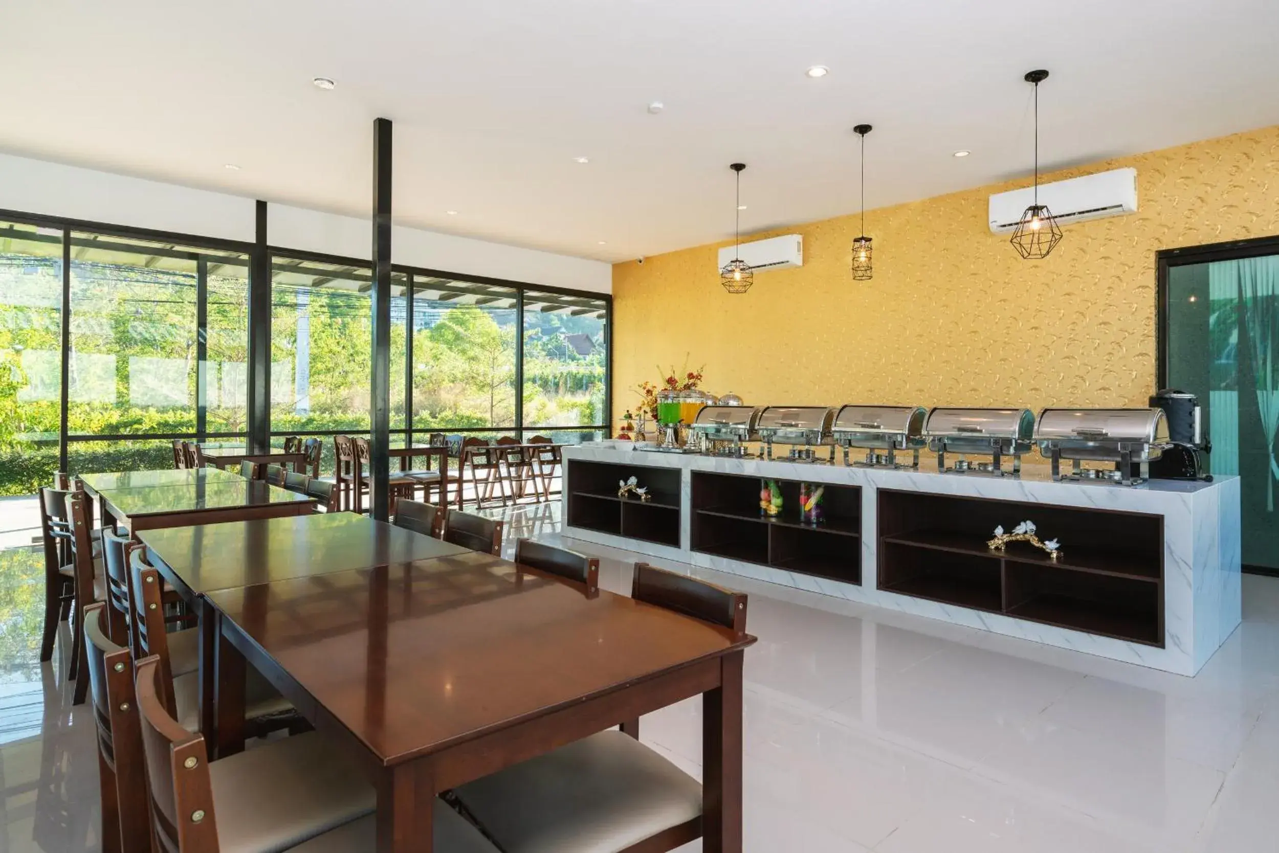 Restaurant/places to eat in Thames Tara Private Pool Villa Rawai Phuket Restaurant/places to eat in Thames Tara Private Pool Villa Rawai Phuket