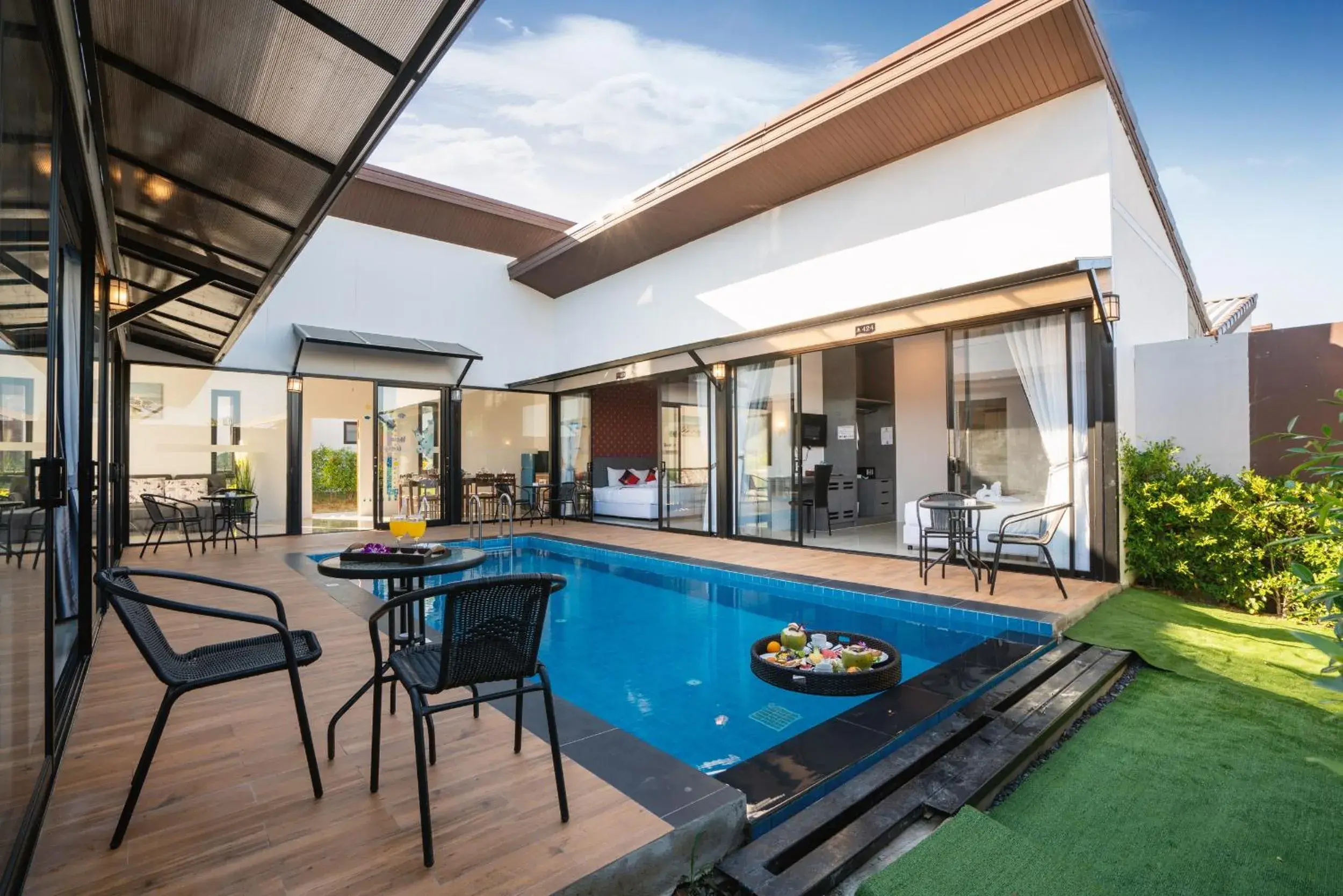 Property building in Thames Tara Private Pool Villa Rawai Phuket Property building in Thames Tara Private Pool Villa Rawai Phuket
