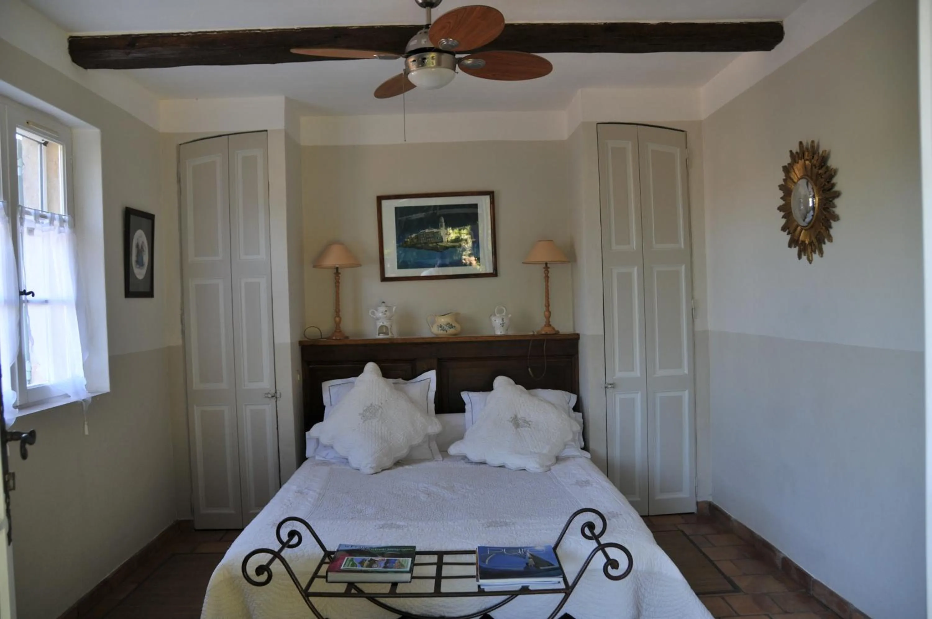 Photo of the whole room, Bed in Bastide de l'Avelan