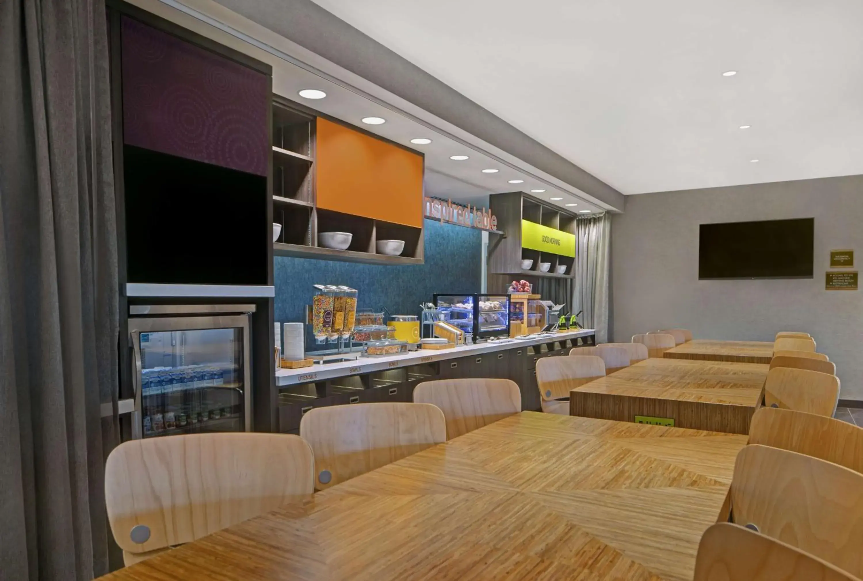 Breakfast in Home2 Suites By Hilton Asheville Airport Breakfast in Home2 Suites By Hilton Asheville Airport