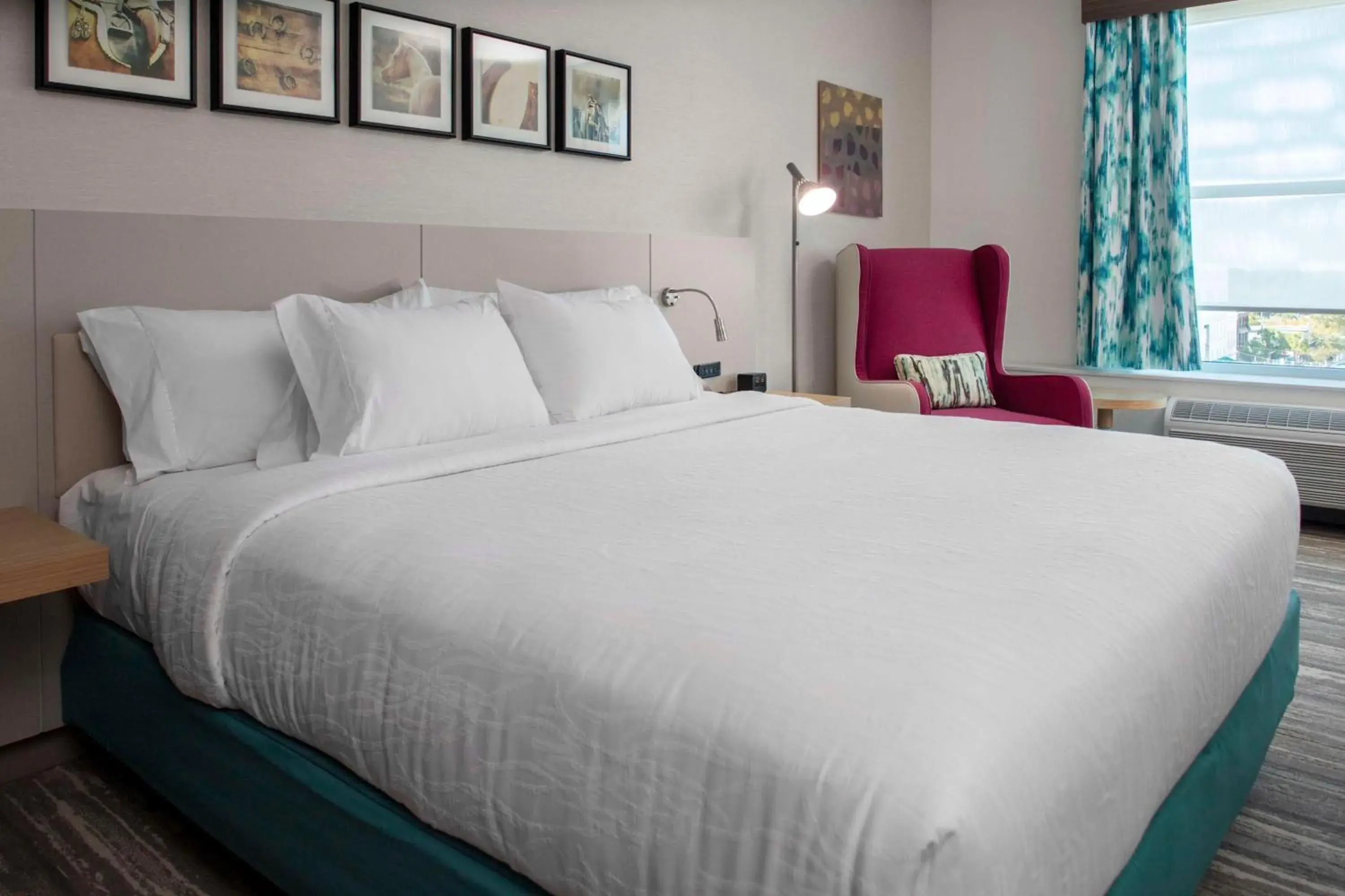 King Room with Mobility Accessible Tub in Hilton Garden Inn Ocala Downtown, Fl King Room with Mobility Accessible Tub in Hilton Garden Inn Ocala Downtown, Fl