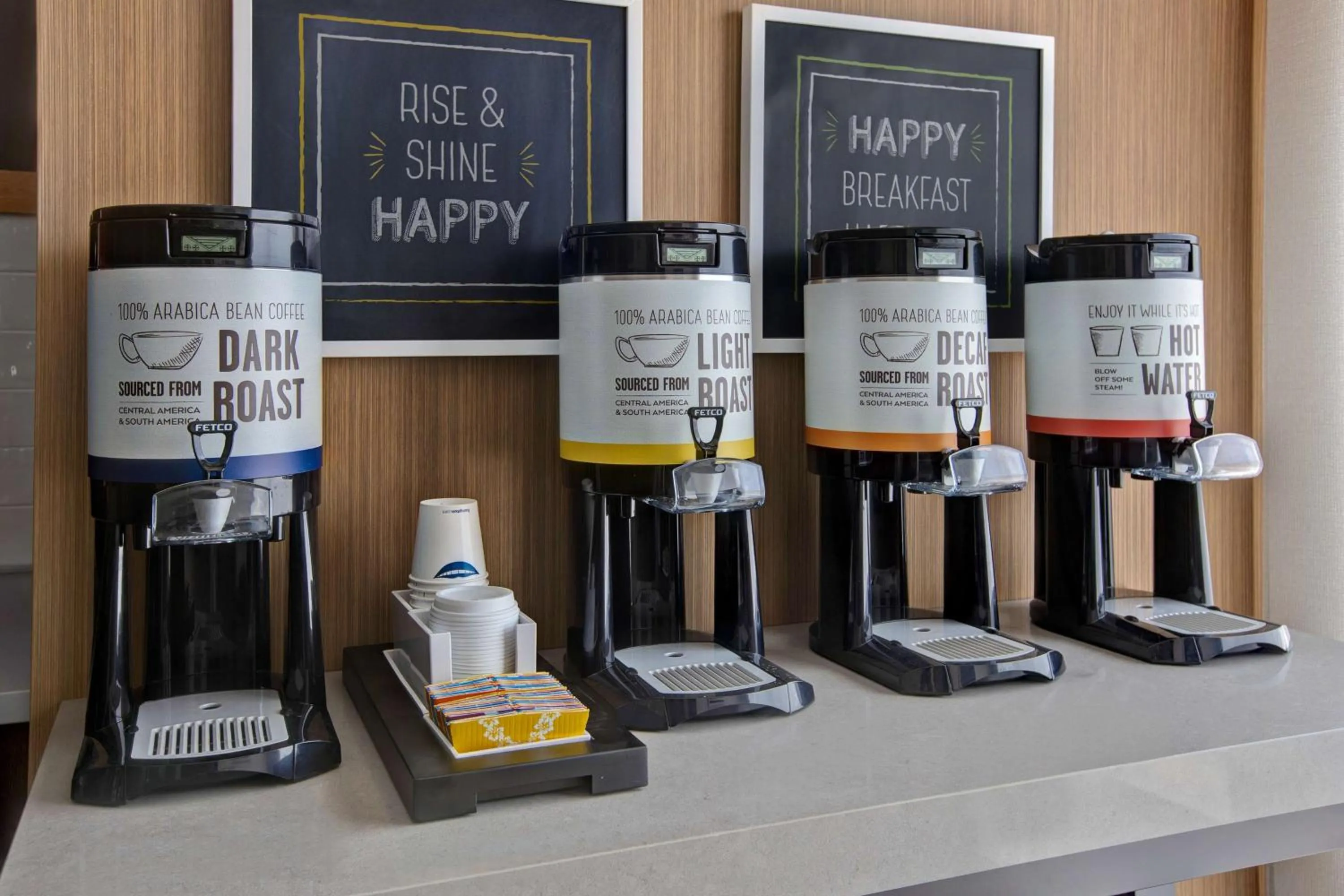 Dining area in Hampton Inn & Suites Deptford, Nj