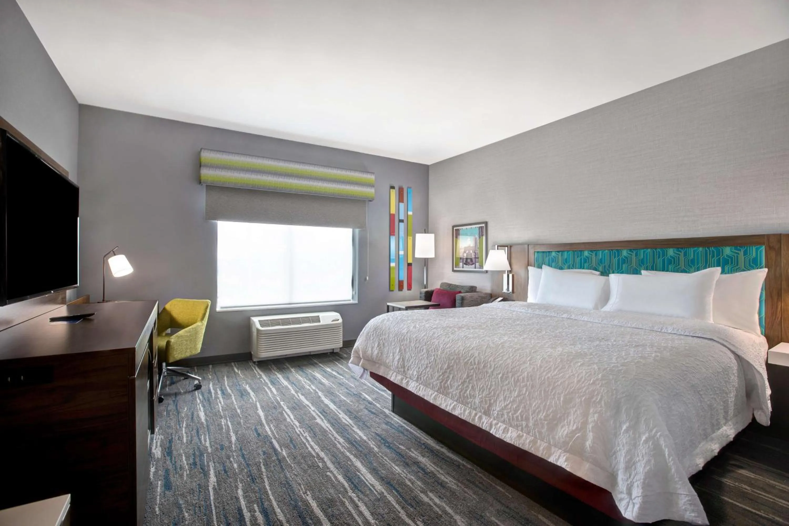 Bed in Hampton Inn & Suites Deptford, Nj