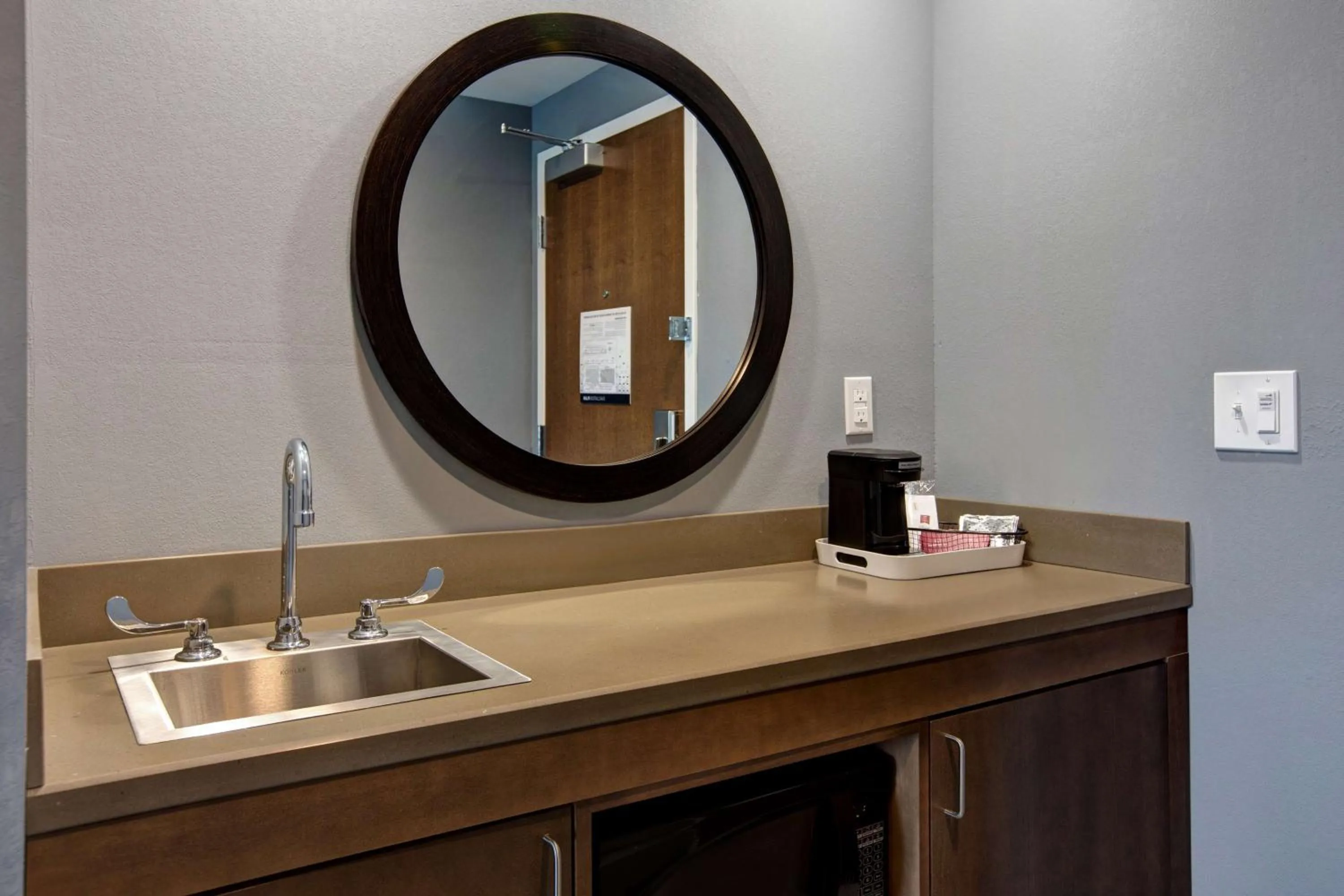 Photo of the whole room in Hampton Inn & Suites Deptford, Nj