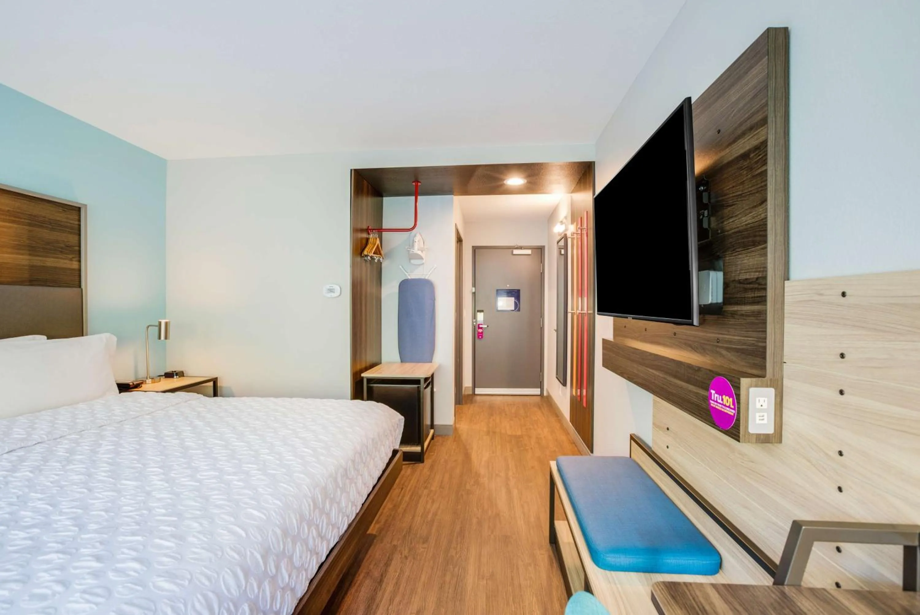 Bed in Tru By Hilton Saint Joseph