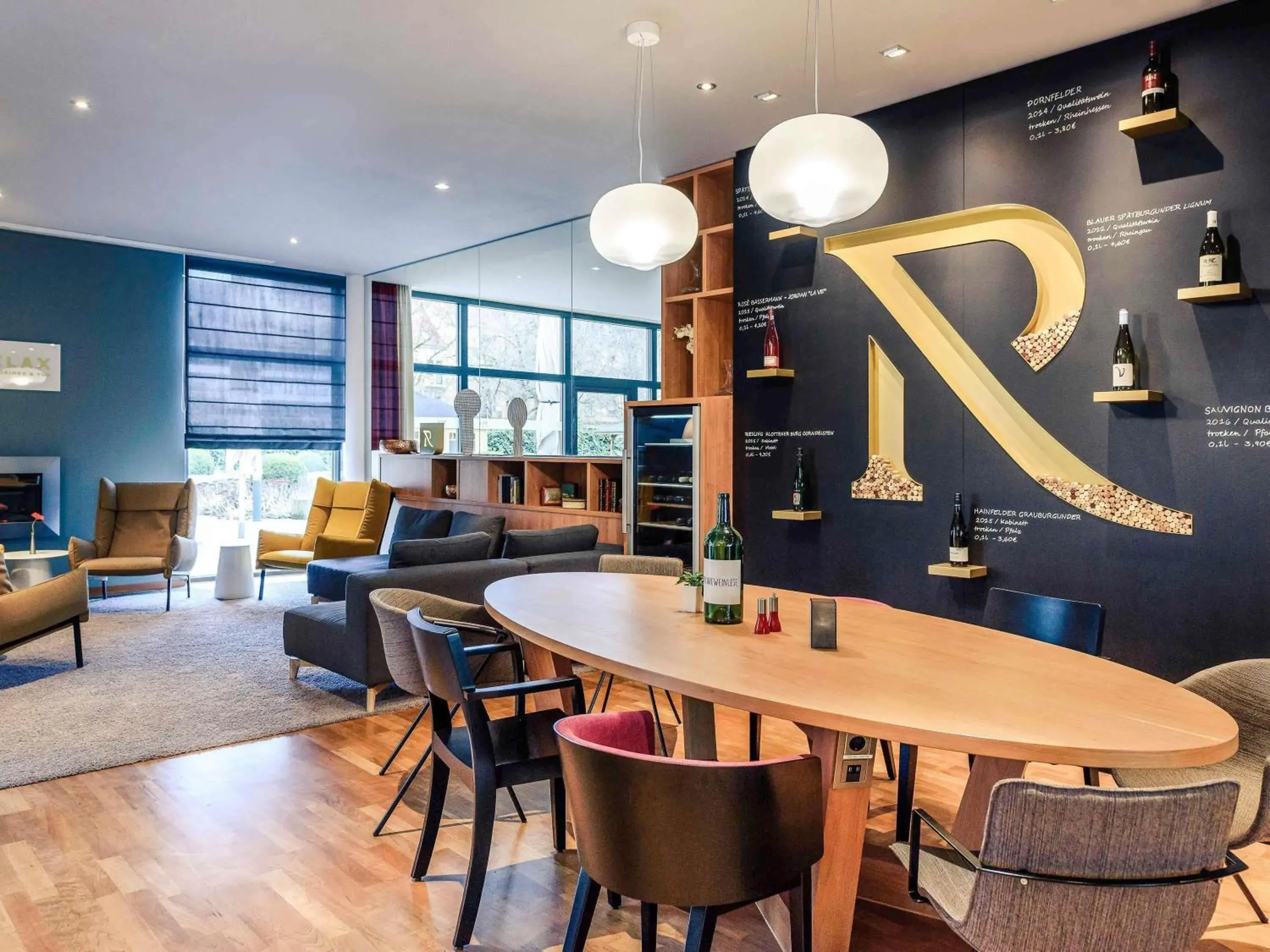 Lounge or bar in Mercure Hotel Mannheim am Rathaus Lounge or bar in Mercure Hotel Mannheim am Rathaus