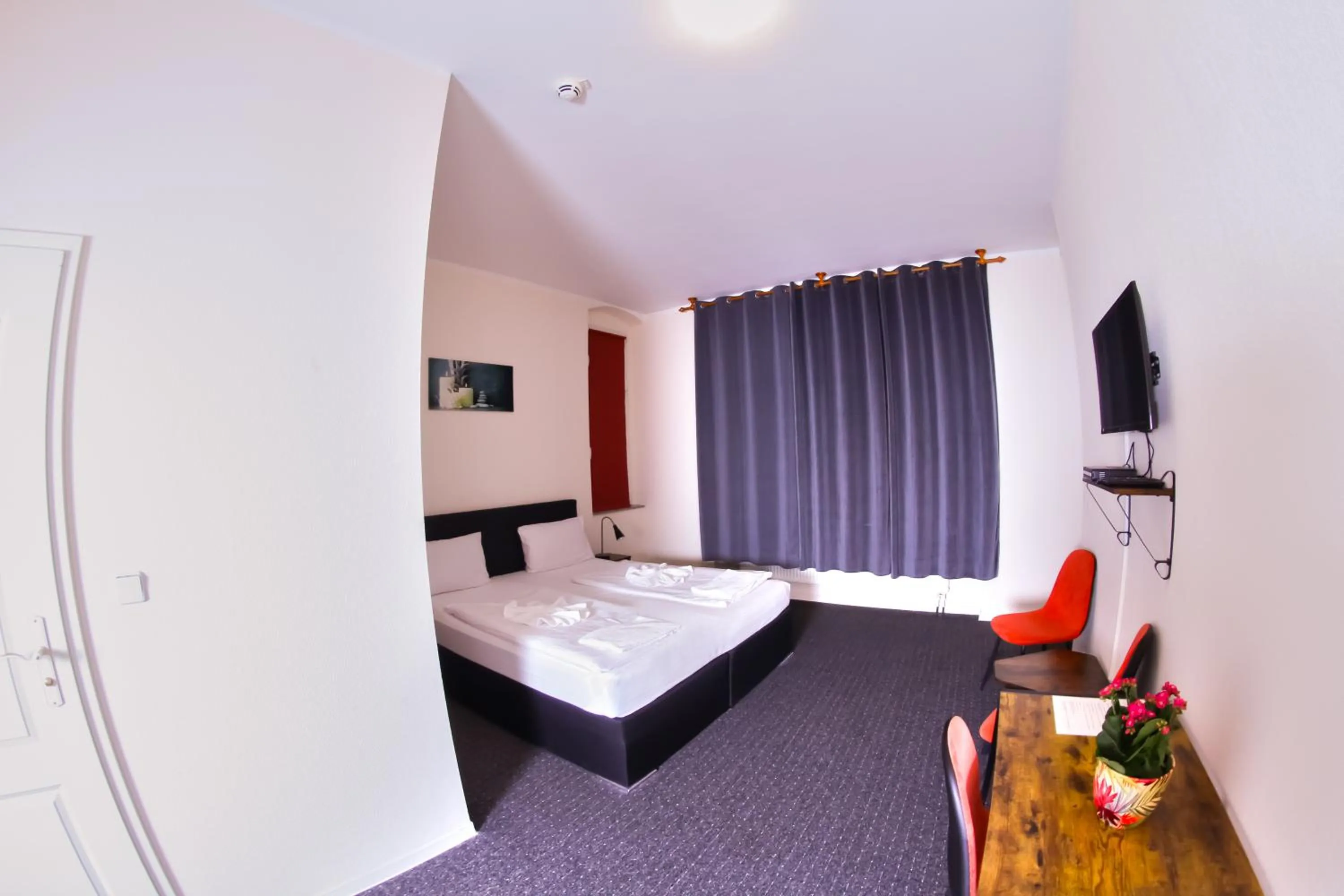 Bedroom, Bed in Hotel Karlshorst