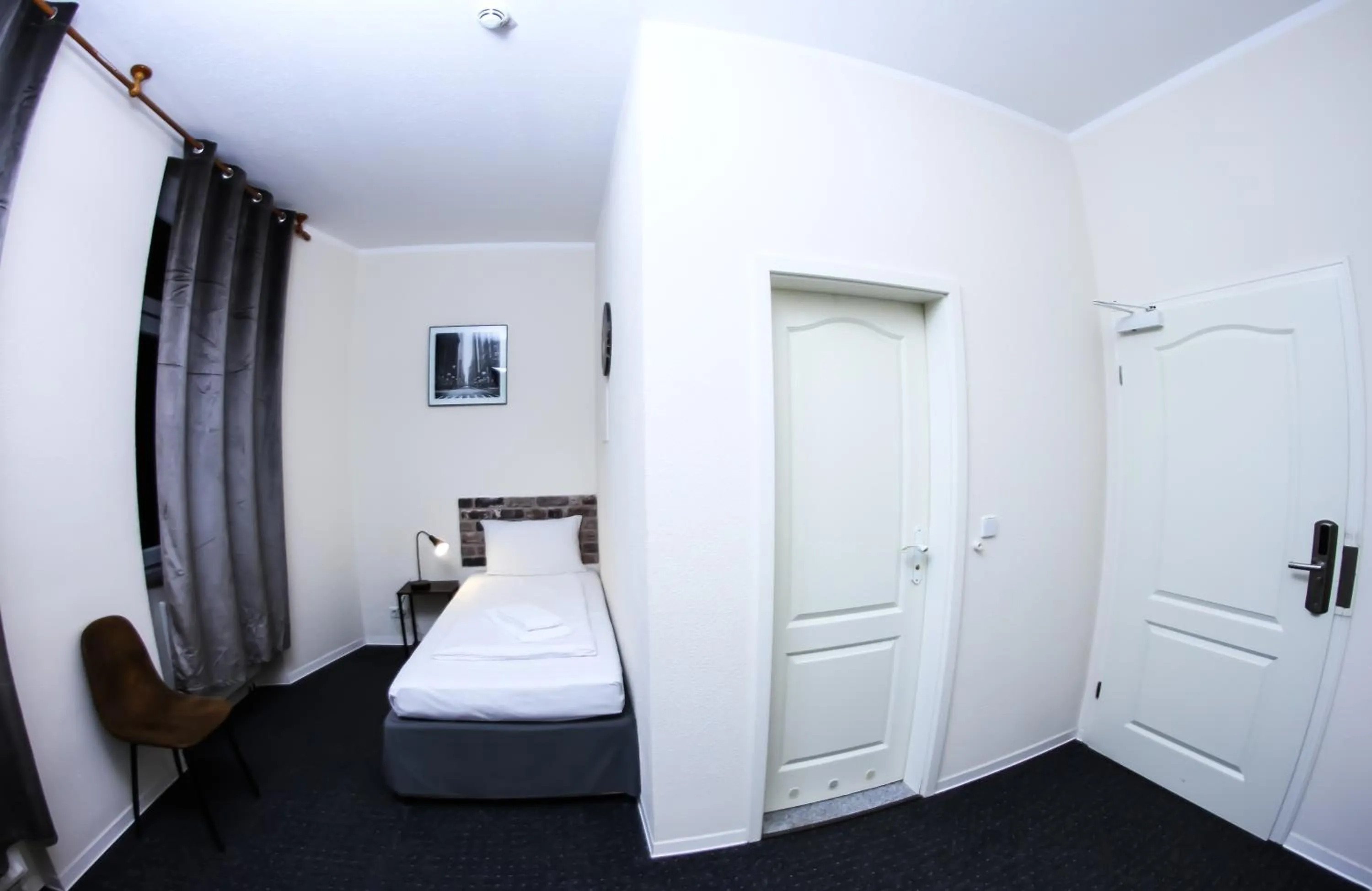 Photo of the whole room, Bed in Hotel Karlshorst