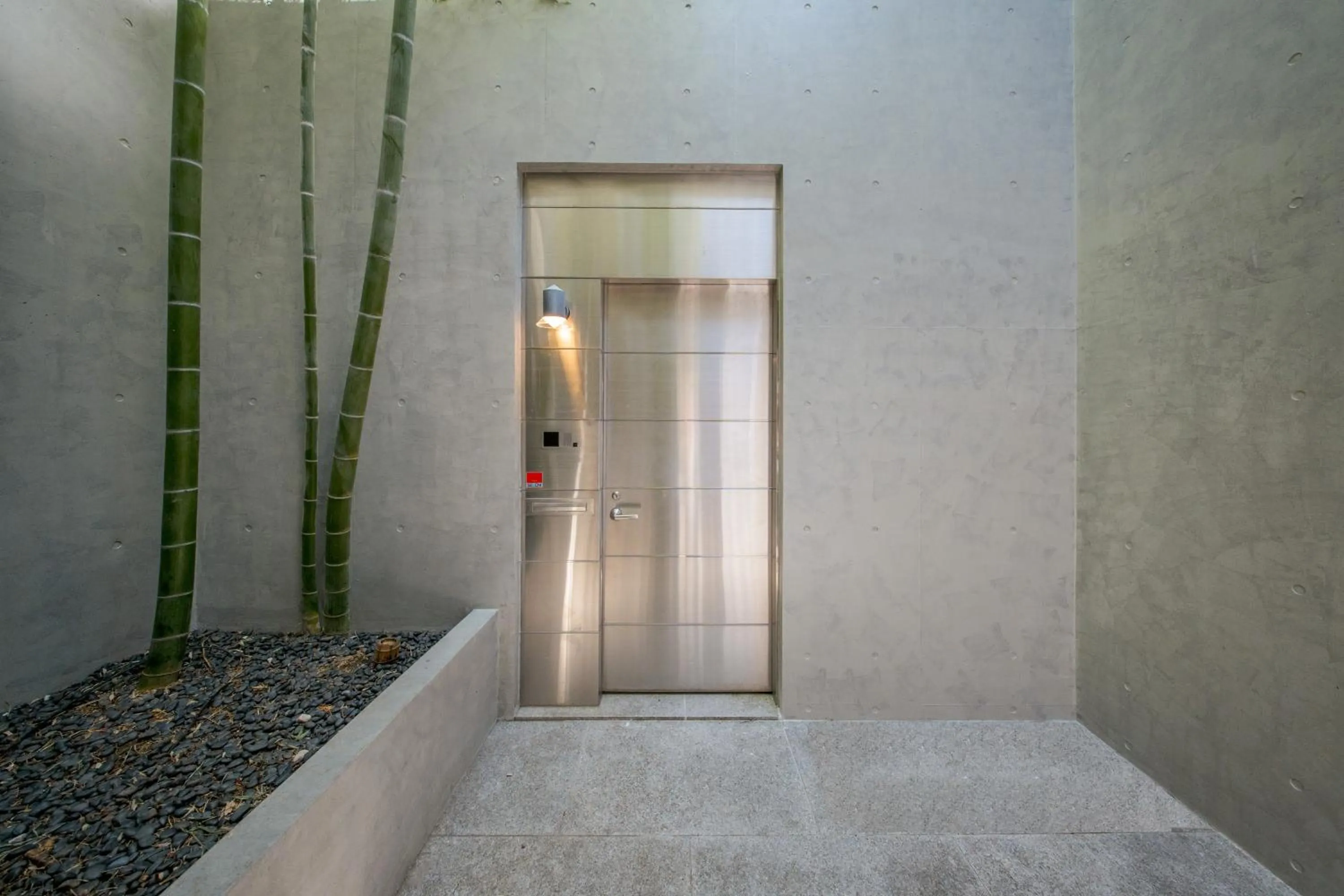 Azabu Modern House The Tokyo Tower can be seen from the villa 500m2