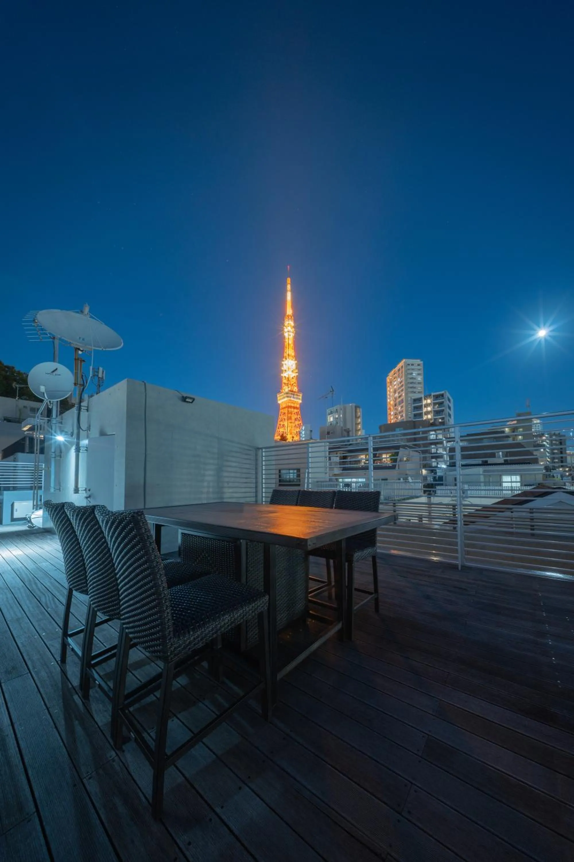 Azabu Modern House The Tokyo Tower can be seen from the villa 500m2