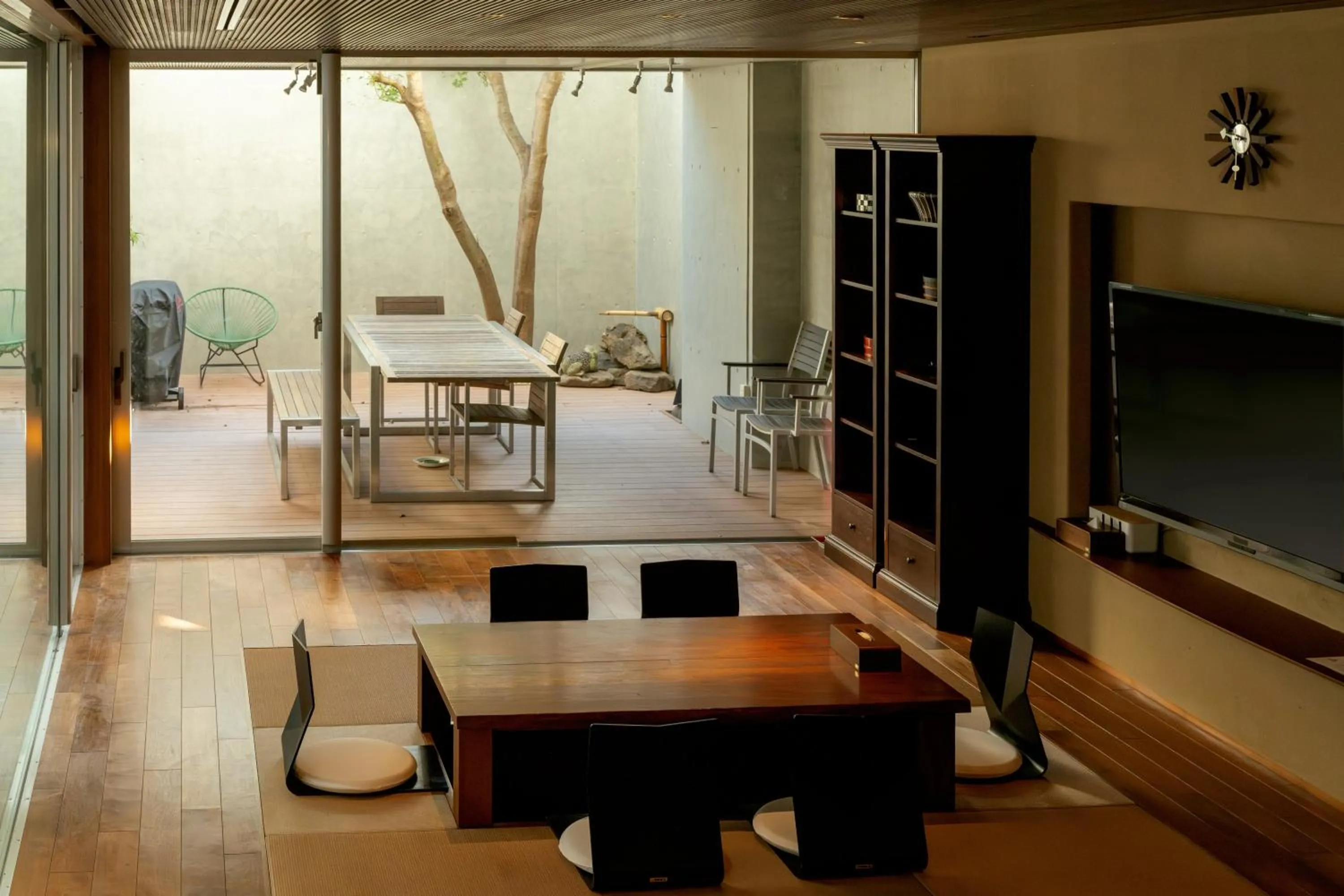 Azabu Modern House The Tokyo Tower can be seen from the villa 500m2