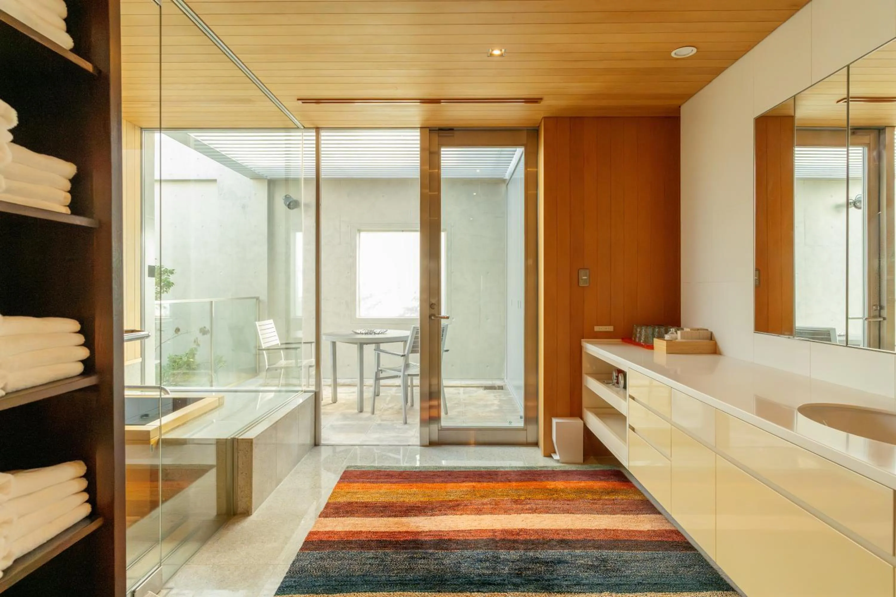 Bed in Azabu Modern House The Tokyo Tower can be seen from the villa 500m2