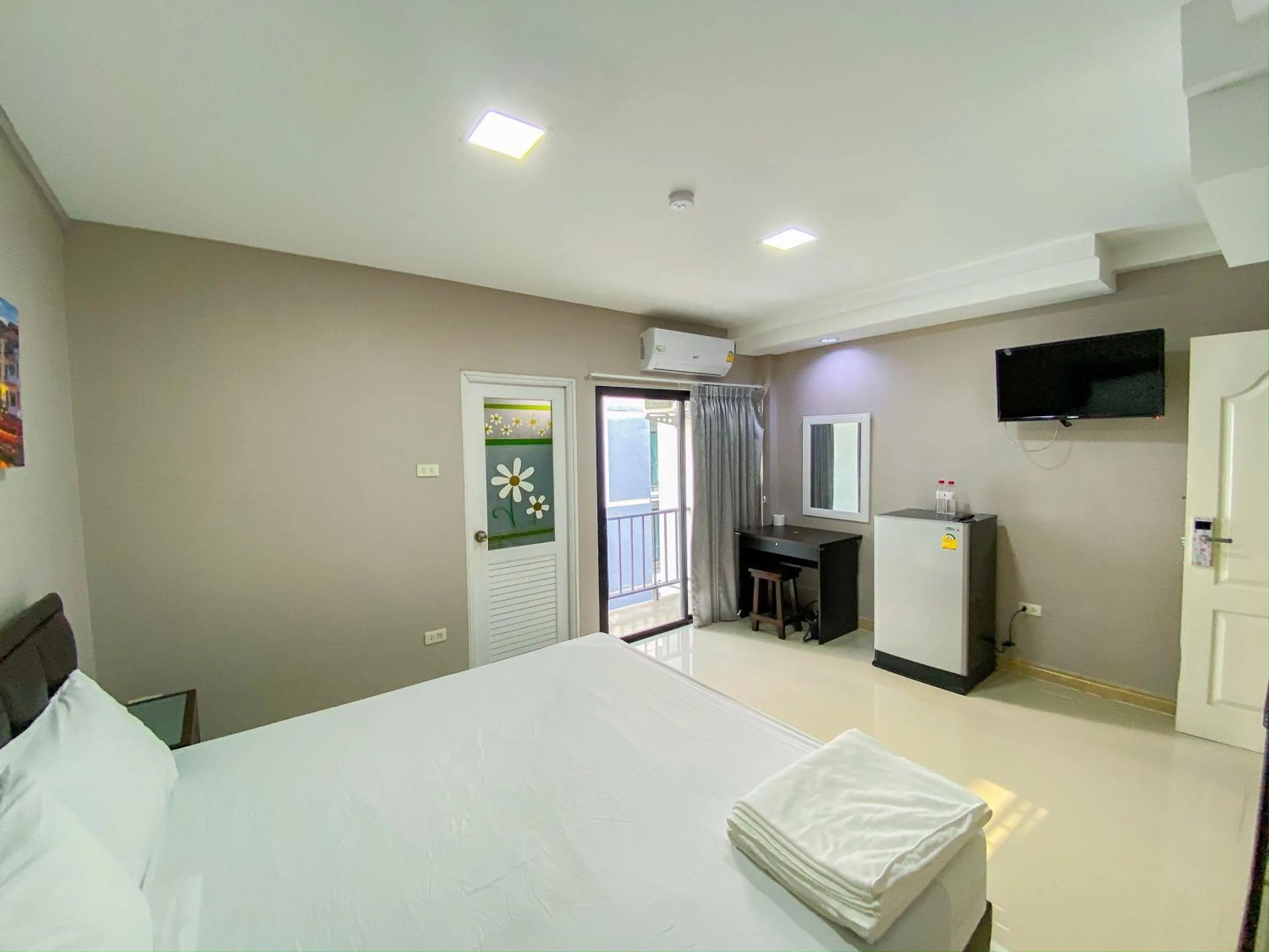 TV and multimedia in Delighted Bangkok Hotel