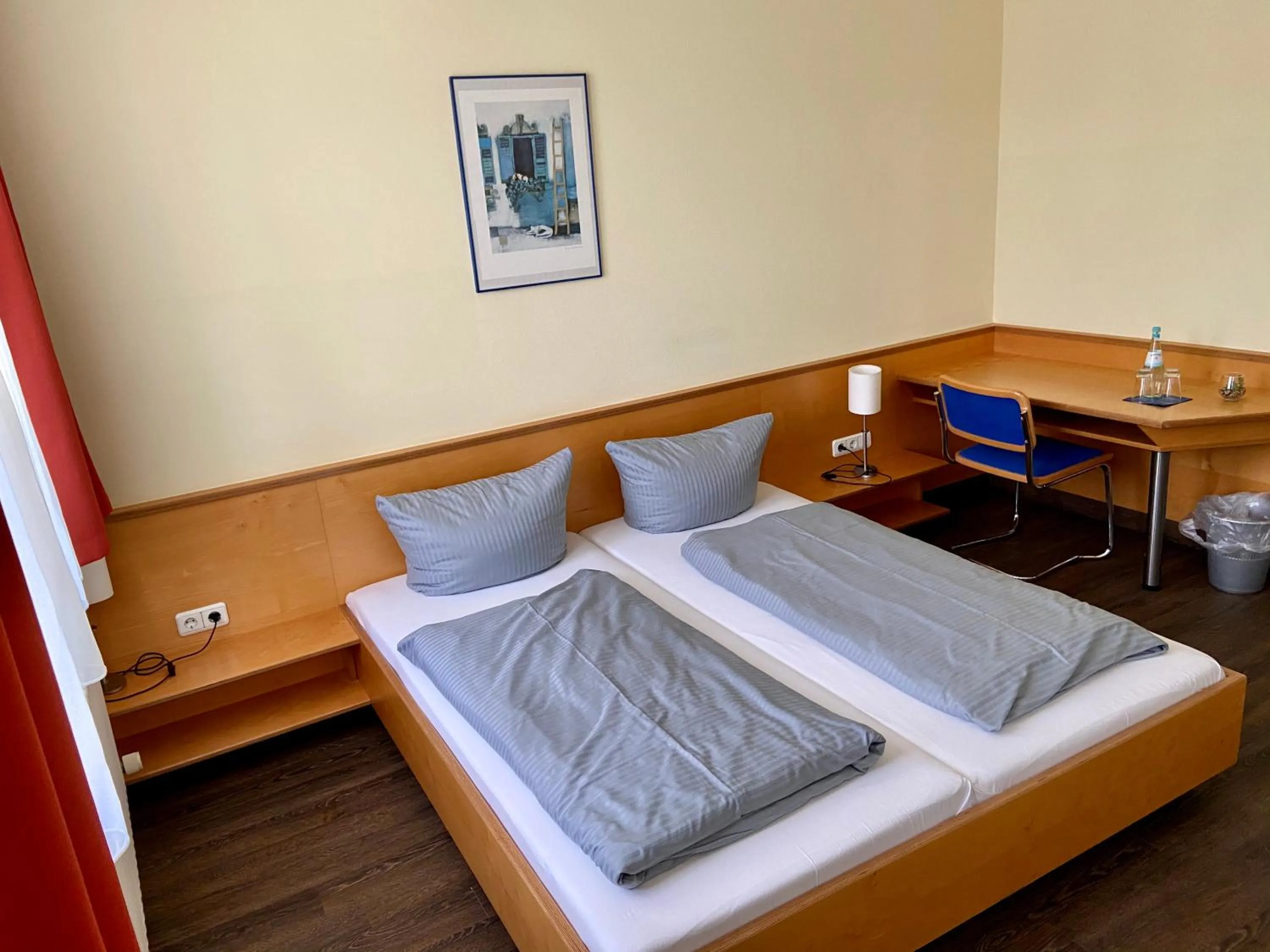 Photo of the whole room, Bed in Münchner Hofbräu Coburg