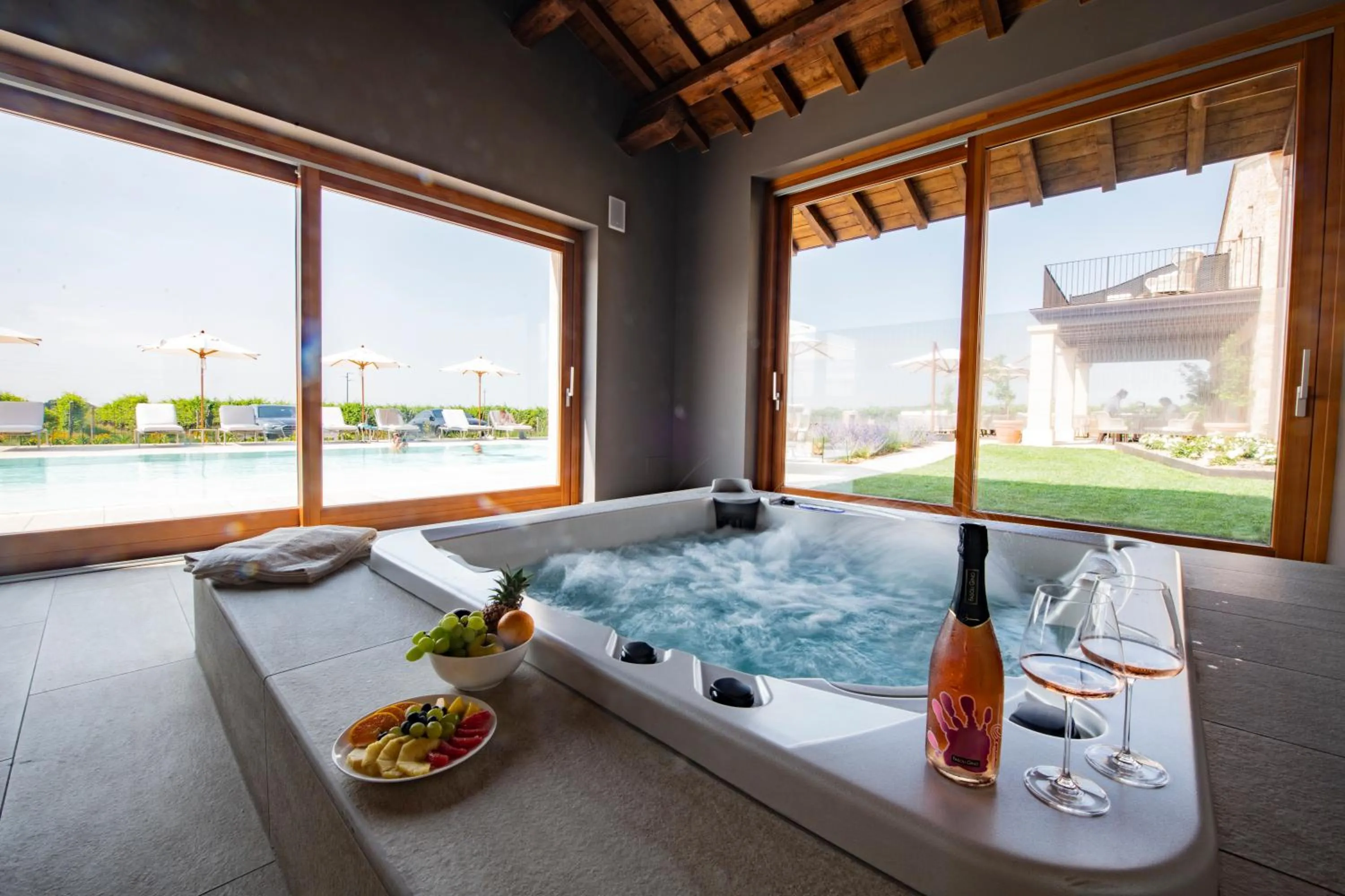 Hot Tub in Magari Estates Boutique Hotel