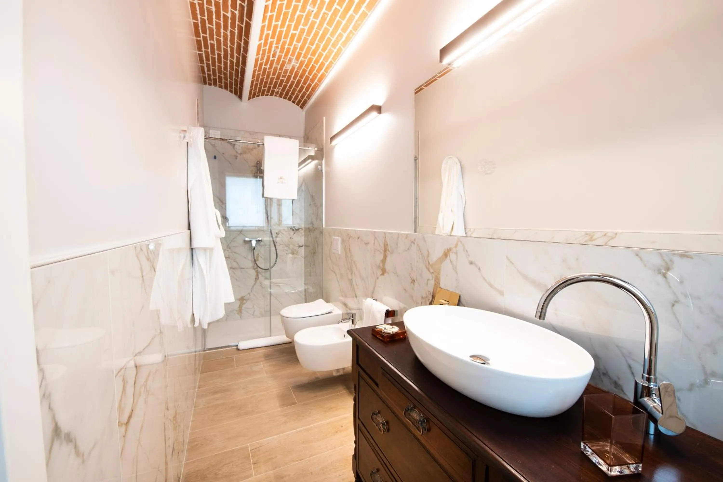 Shower in Magari Estates Boutique Hotel