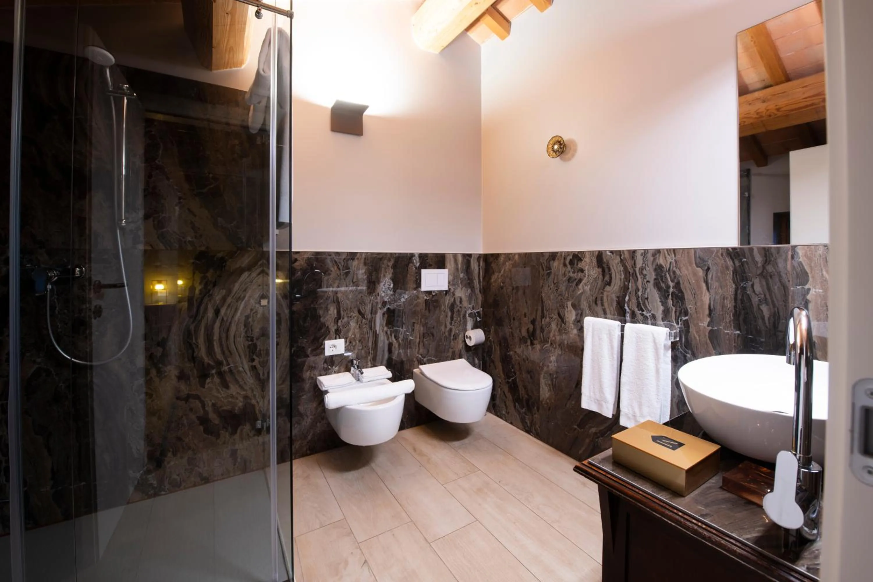 Shower in Magari Estates Boutique Hotel