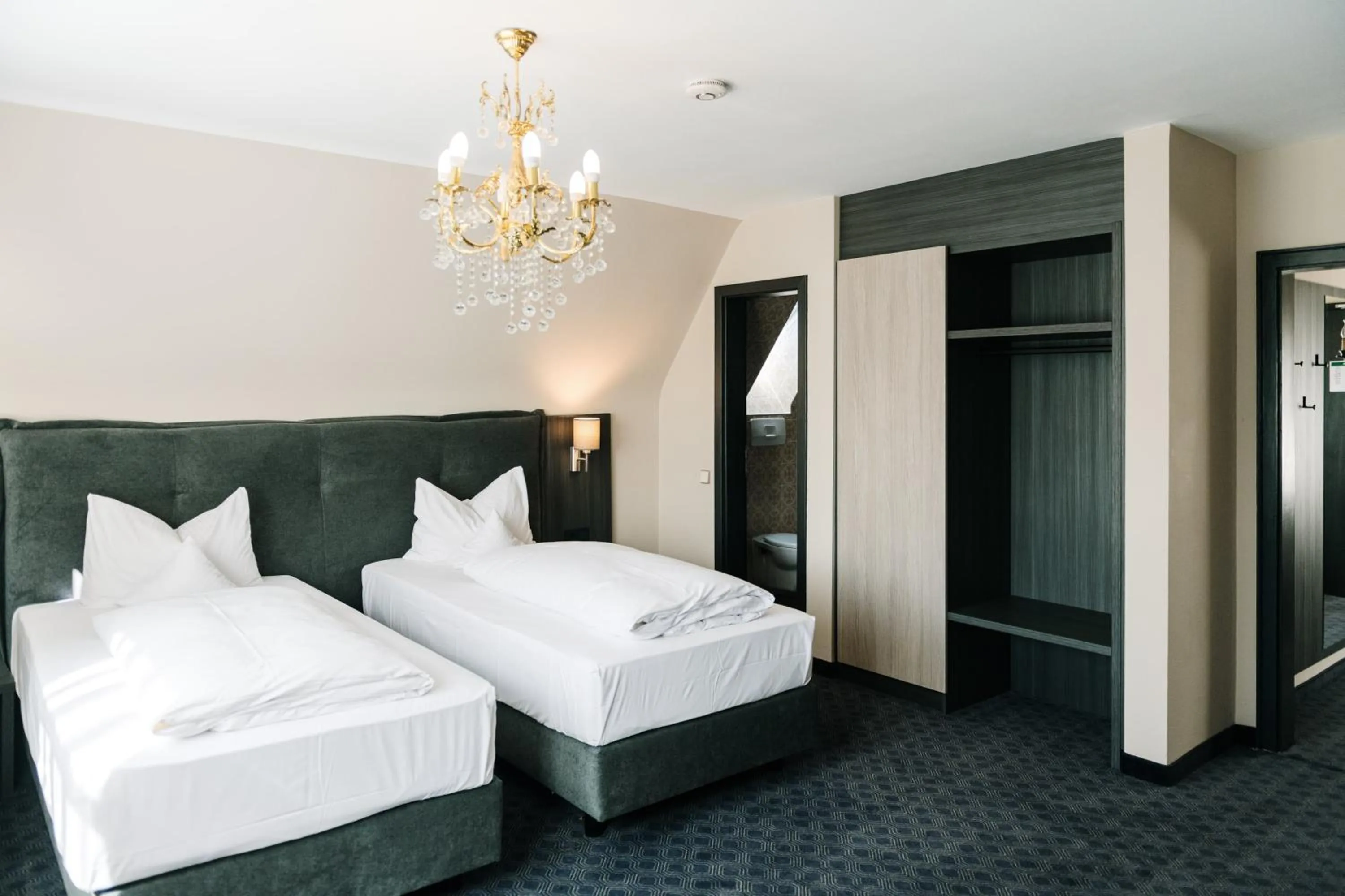 Photo of the whole room, Bed in Hotel Traube nähe Messe Stuttgart