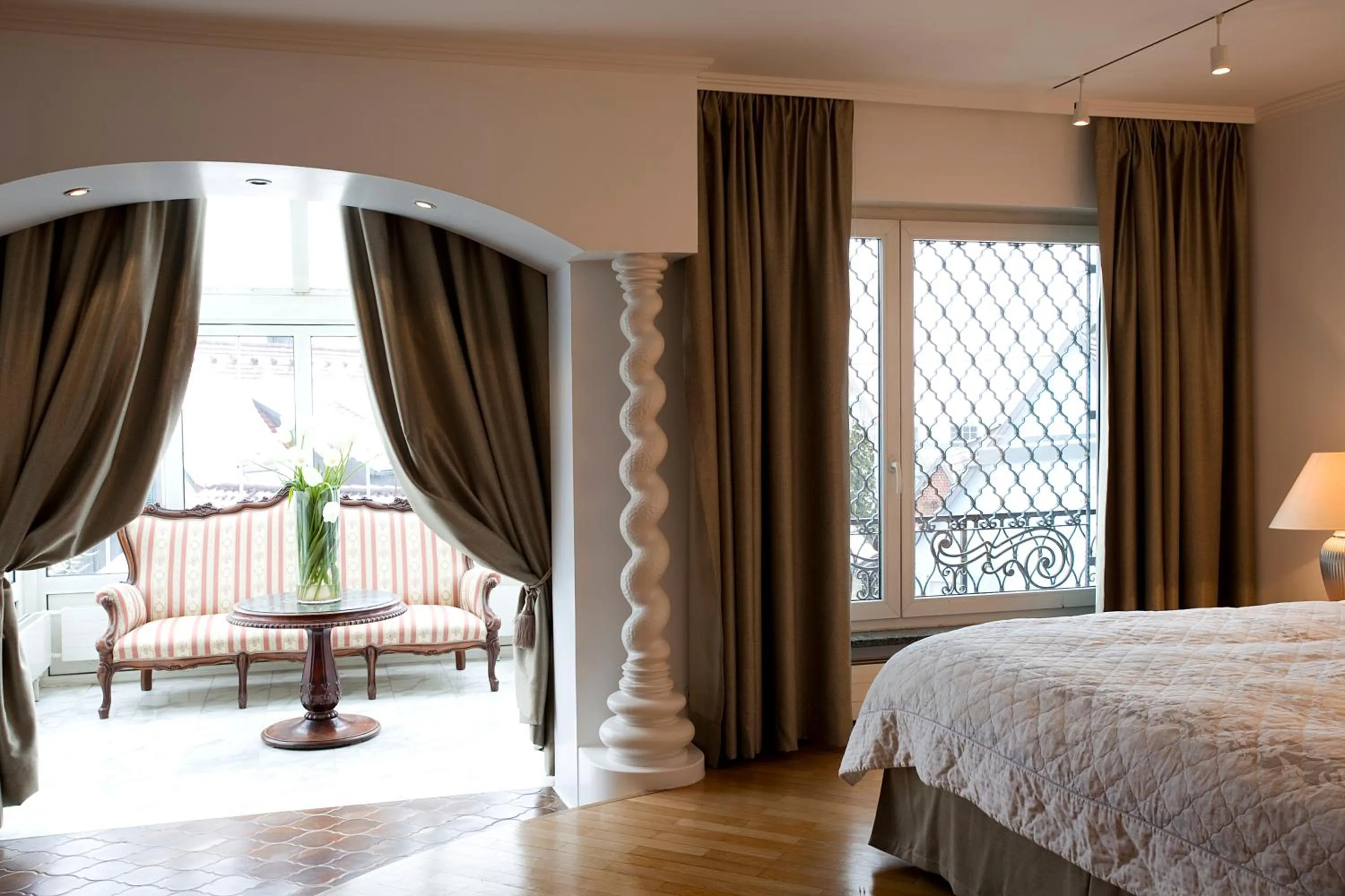 Decorative detail, Bed in Hotel Traube nähe Messe Stuttgart