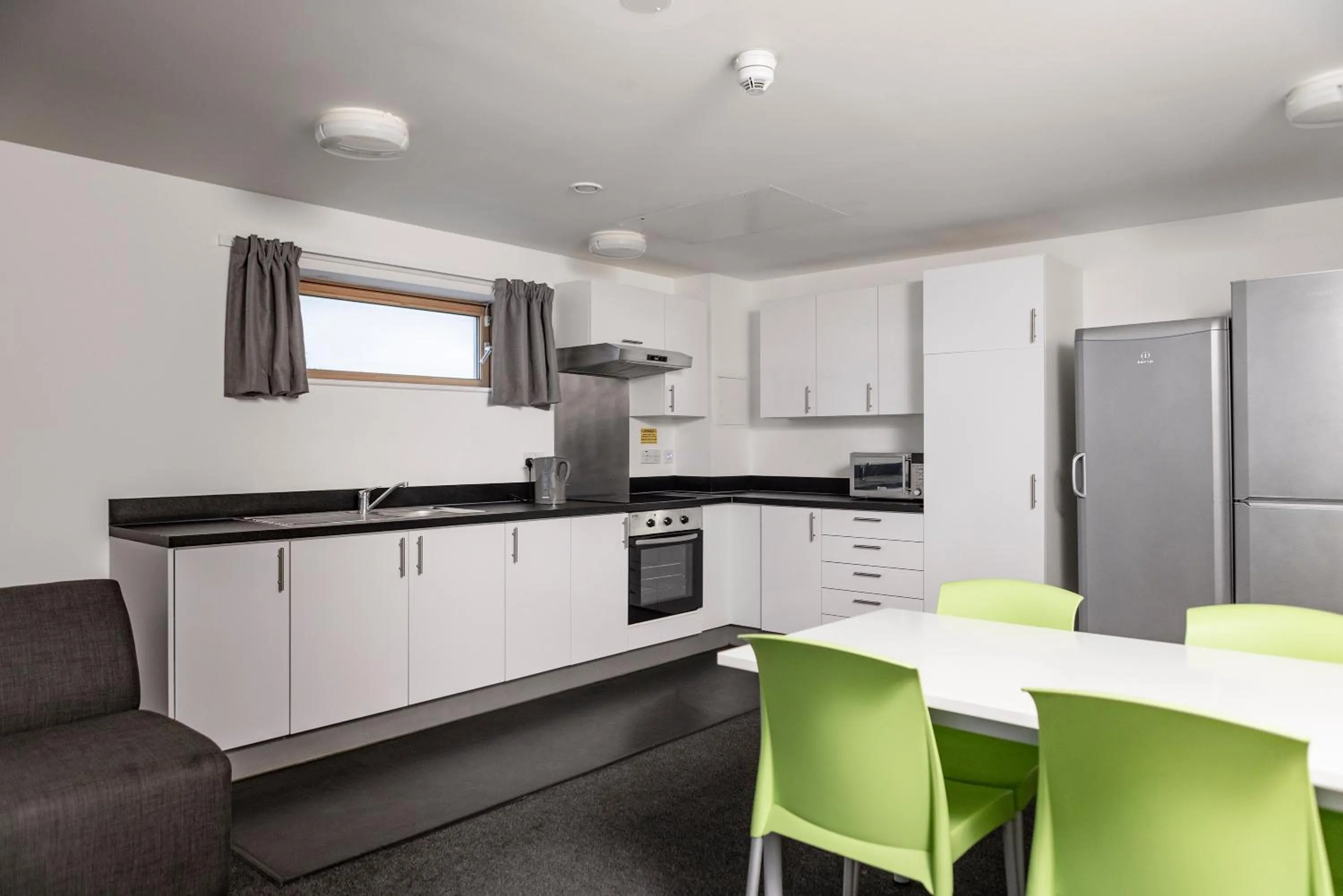 Kitchen or kitchenette in Wenlock Court