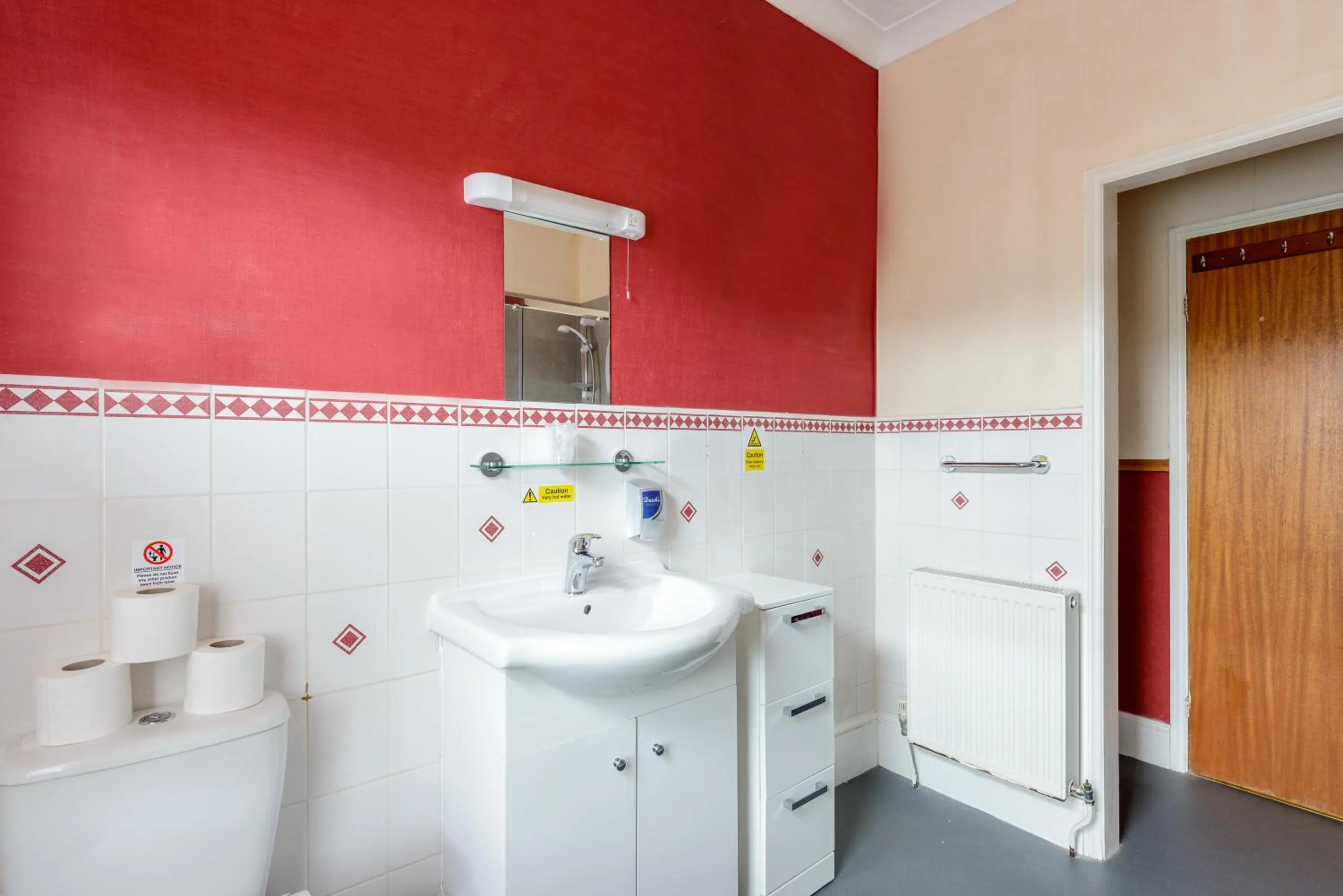 Bathroom in Daish's Hotel