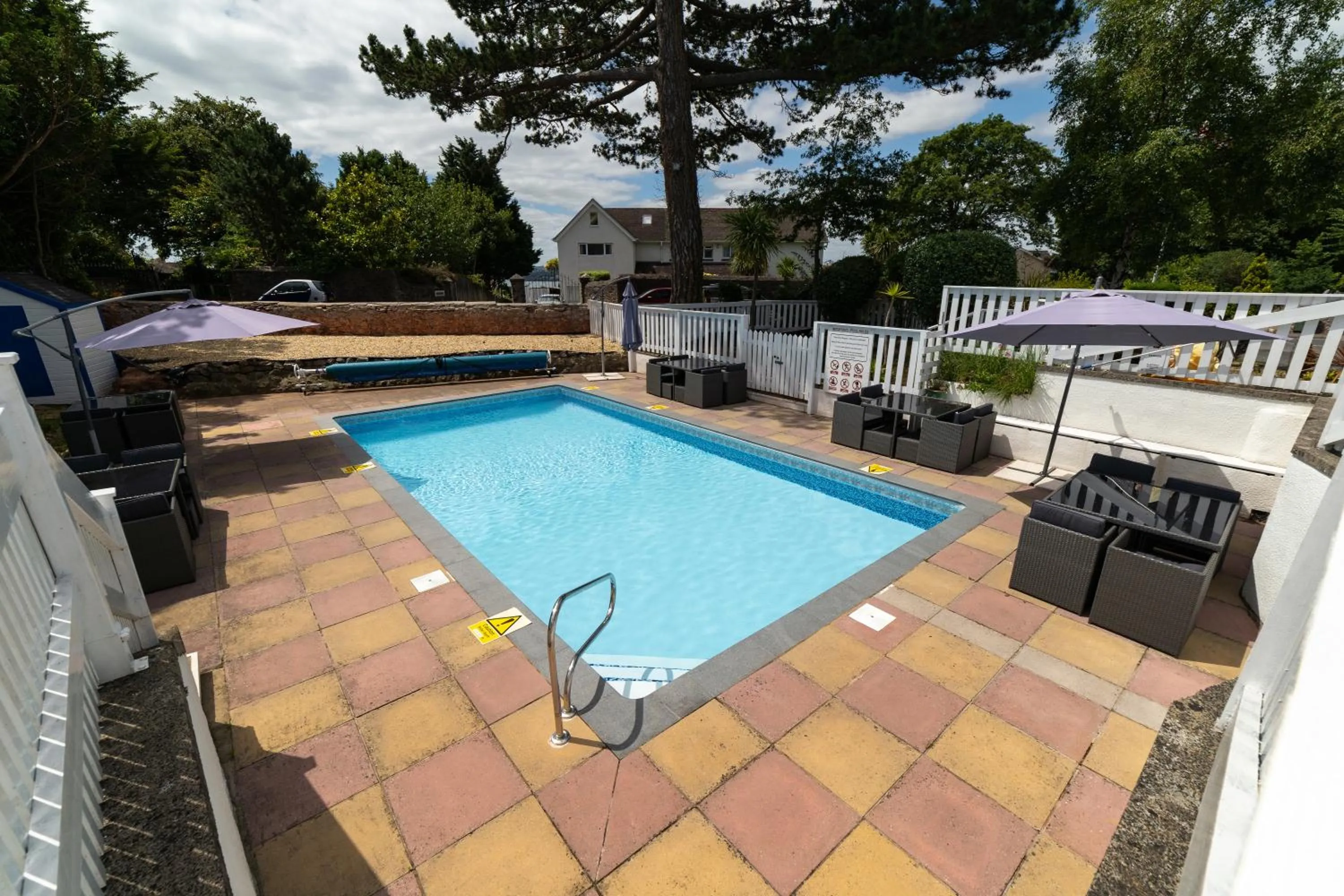 Swimming pool in Devonshire Hotel