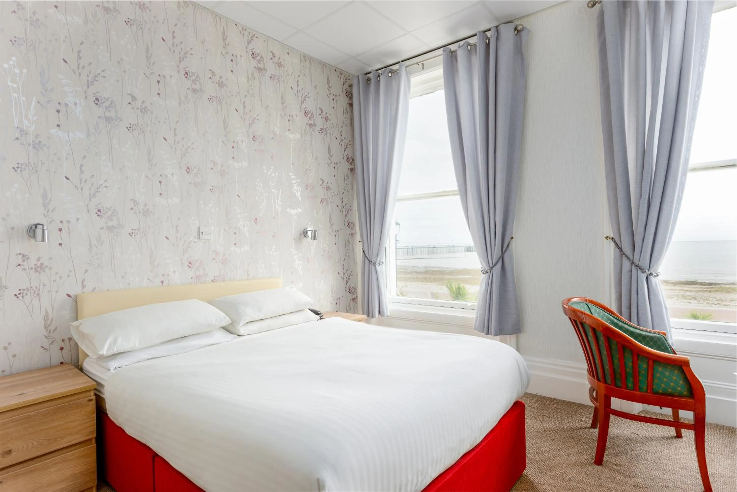 Bed in Somerset Hotel