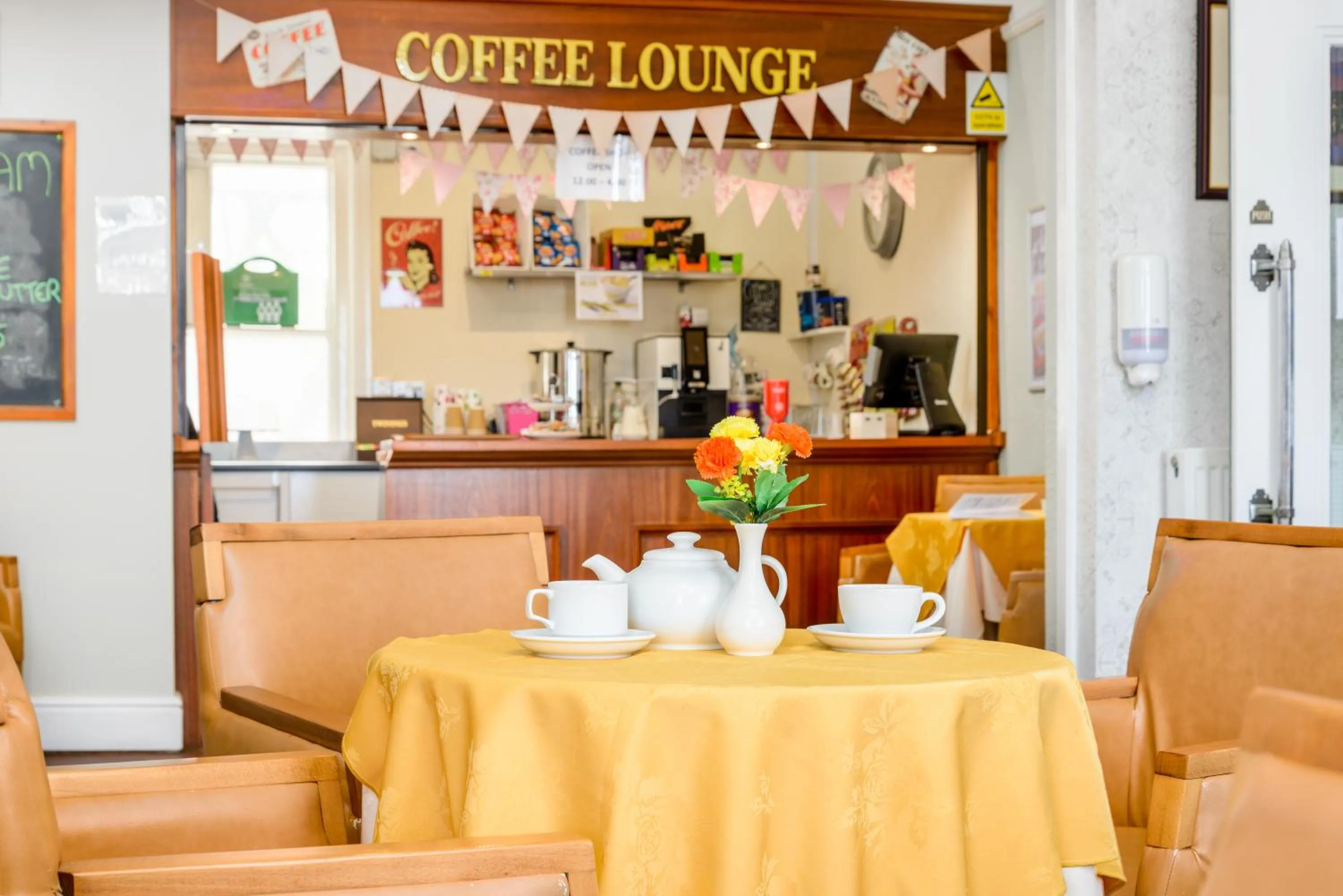 Restaurant/places to eat in Somerset Hotel