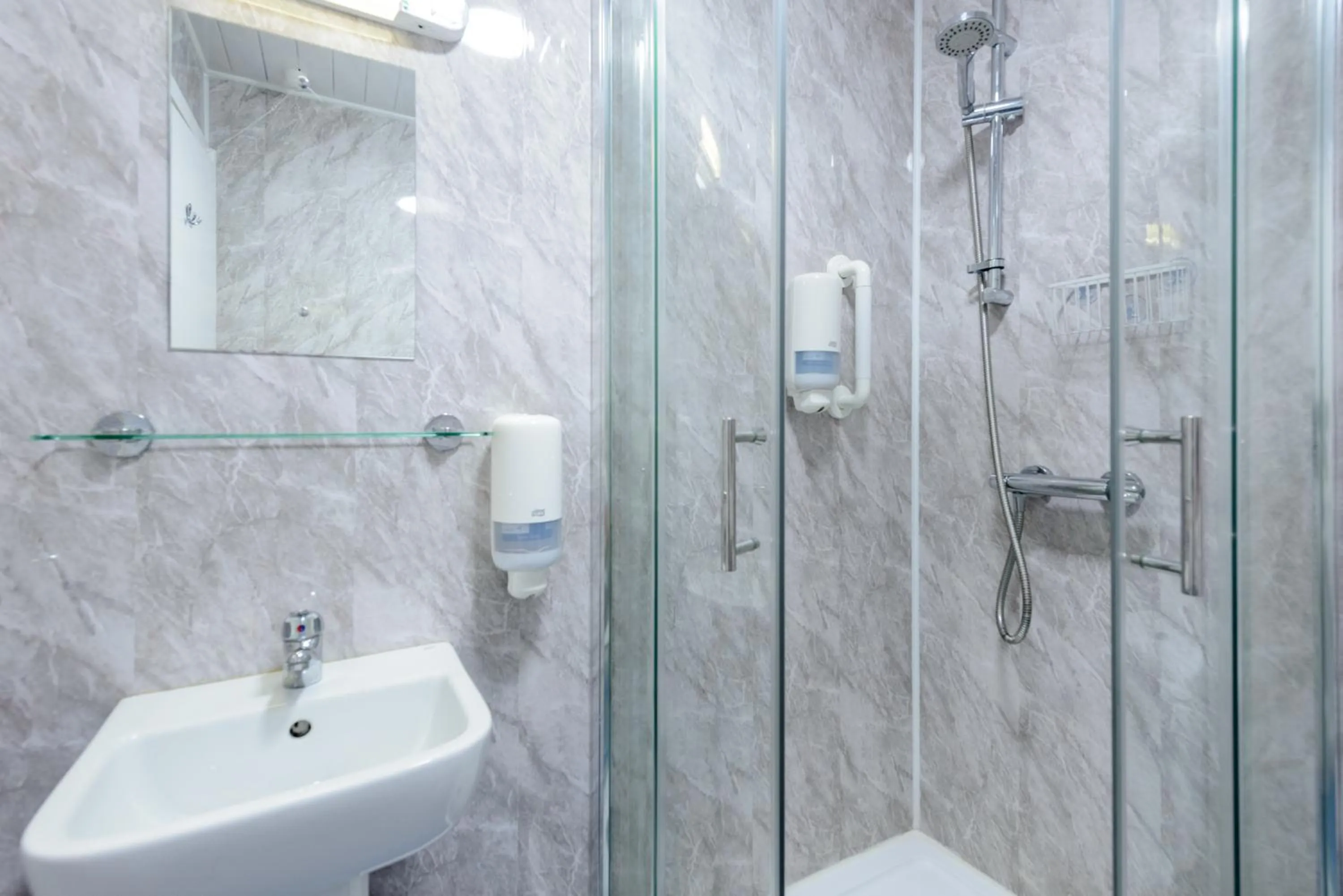 Shower in Somerset Hotel