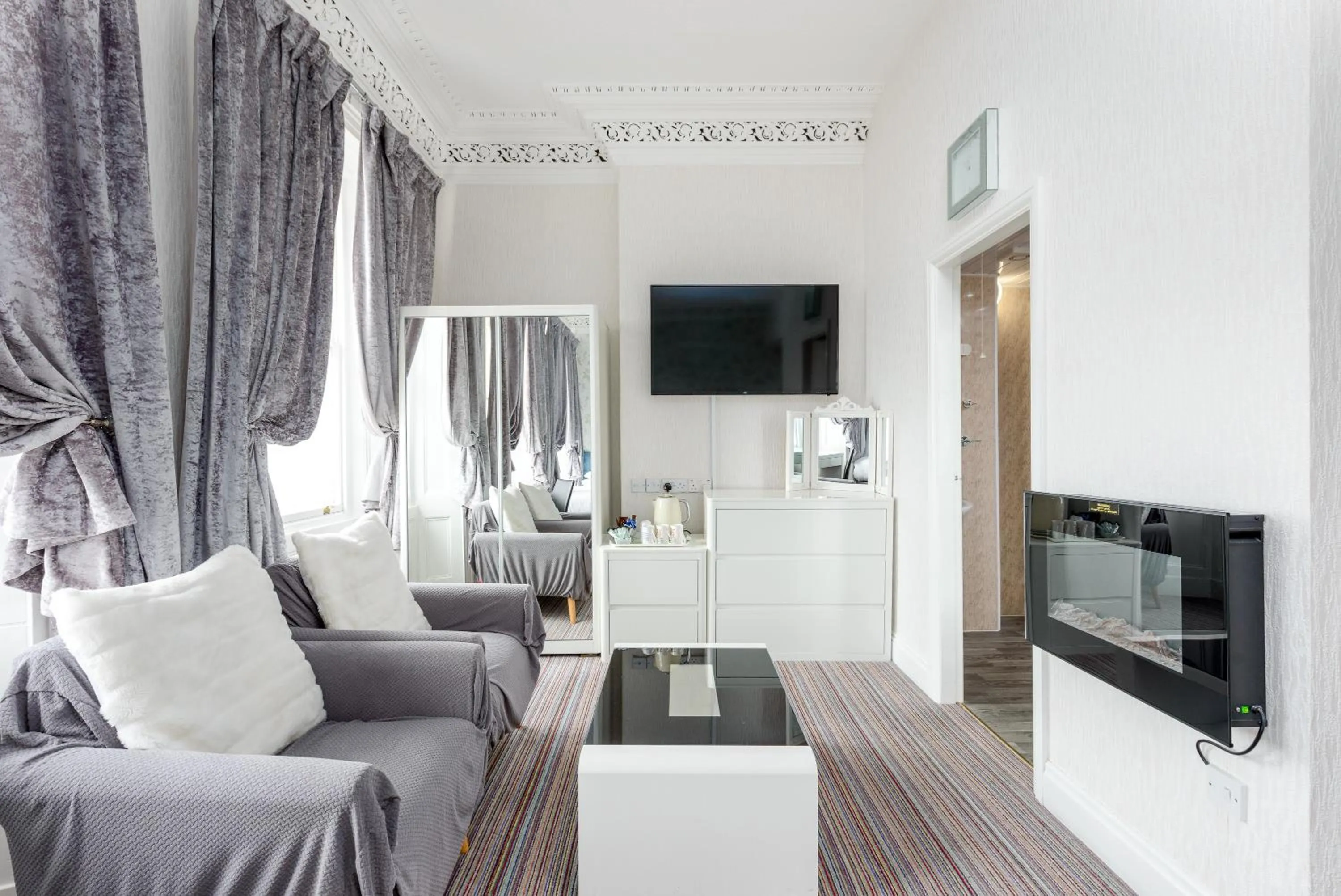 TV and multimedia in Somerset Hotel