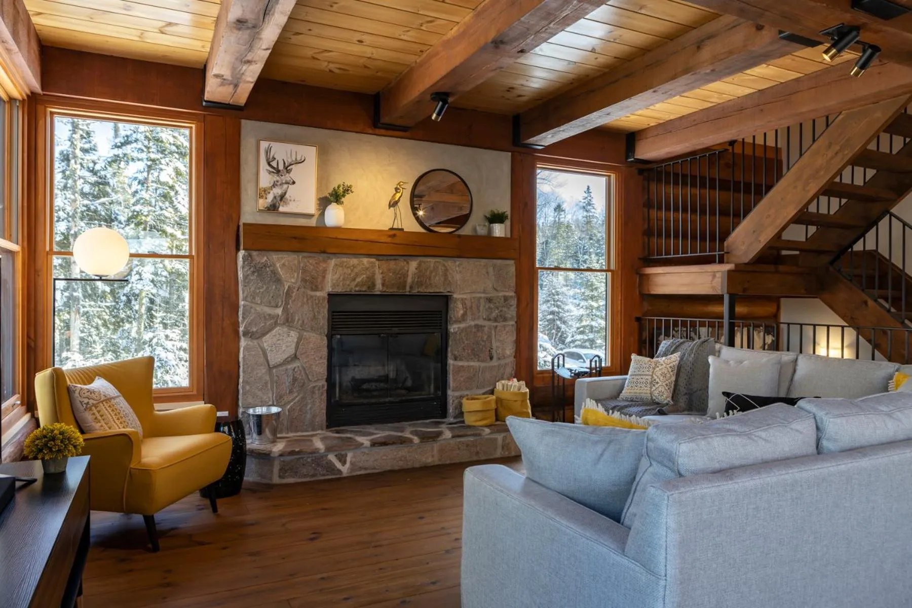 Living room in 4-Bedroom Chalet Fraternite in Lac-Superieur Tremblant