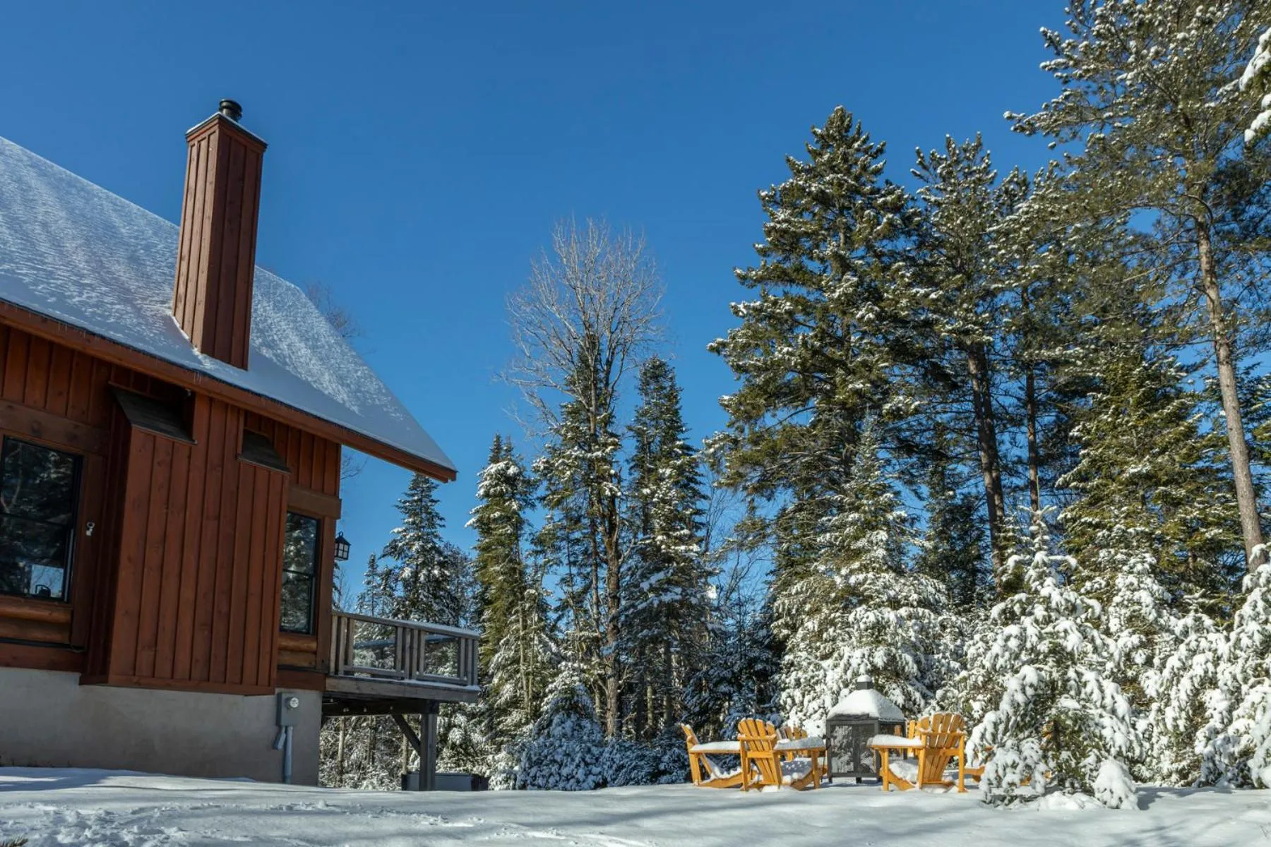 Property building in 4-Bedroom Chalet Fraternite in Lac-Superieur Tremblant