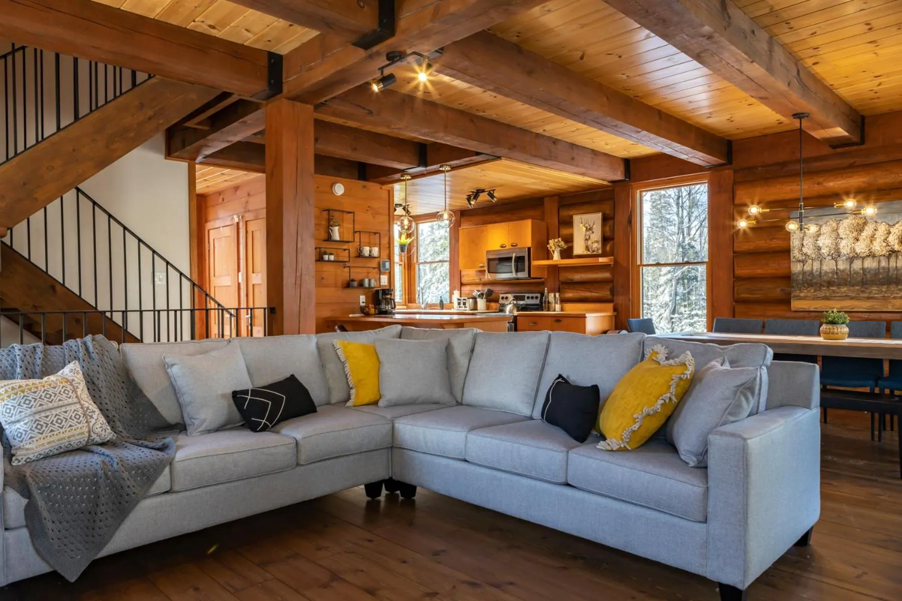 Living room in 4-Bedroom Chalet Fraternite in Lac-Superieur Tremblant