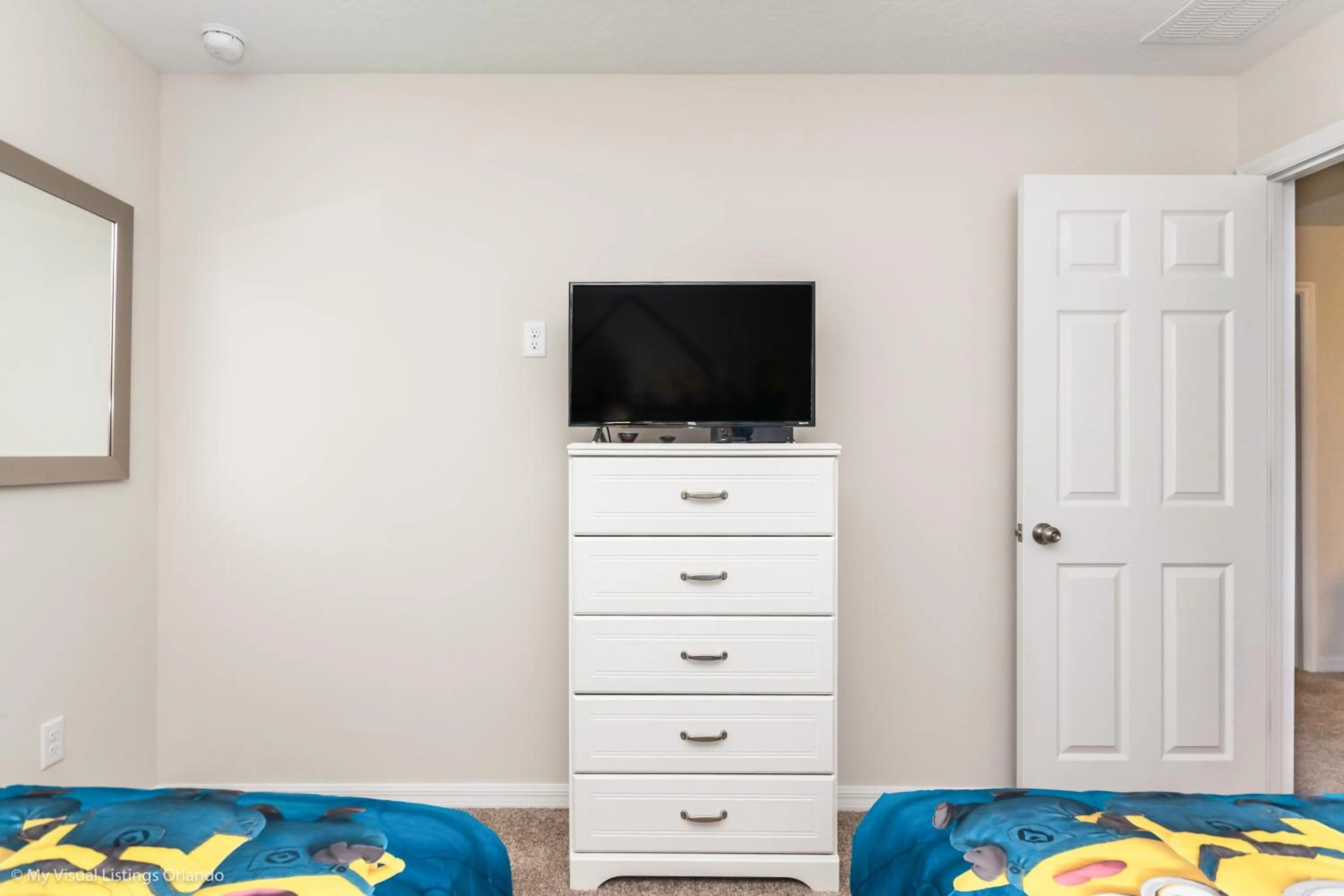 Bed in Beautiful Townhome wPool &FREE Resort Access