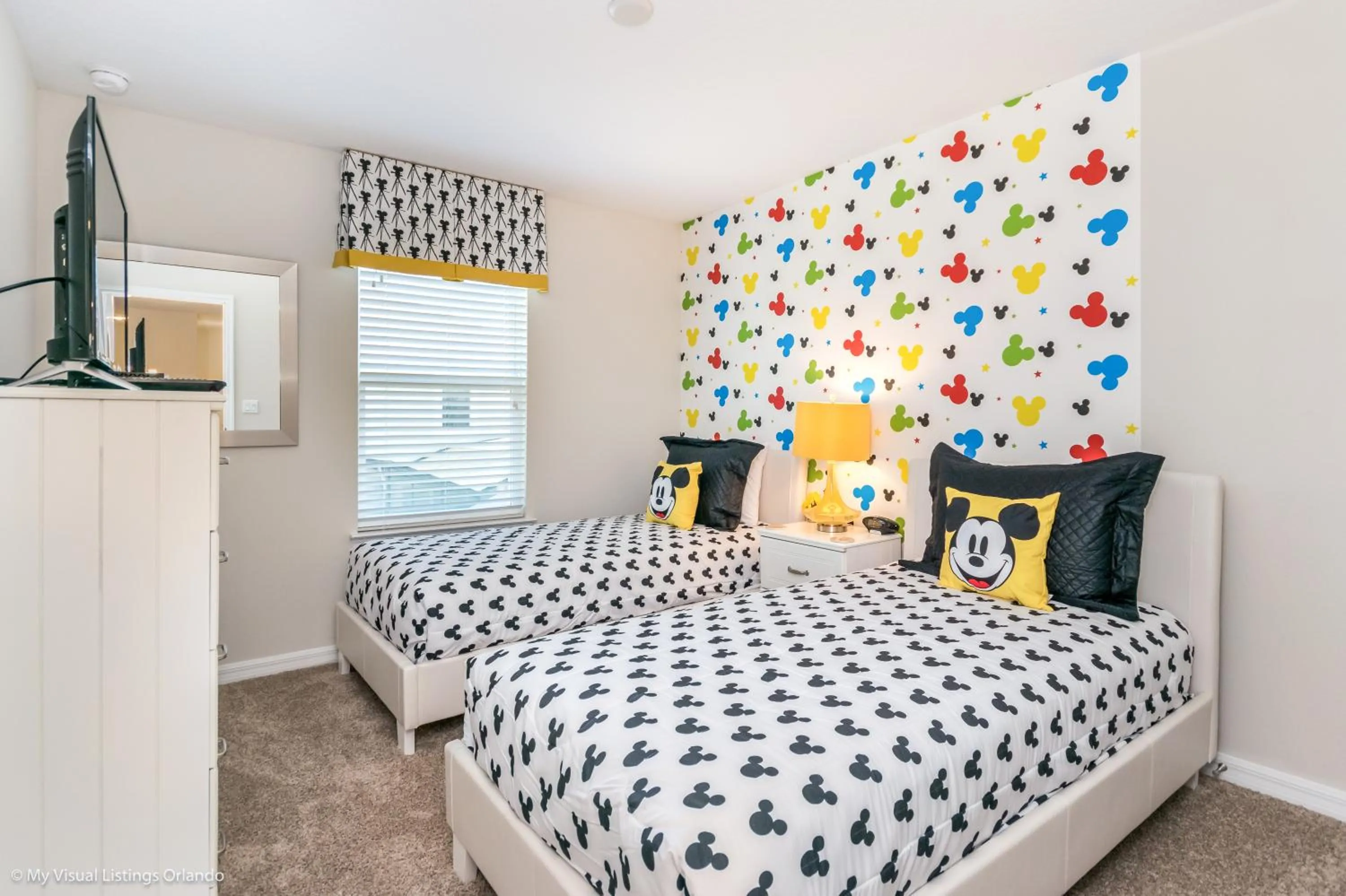 Bed in Beautiful Townhome wPool &FREE Resort Access