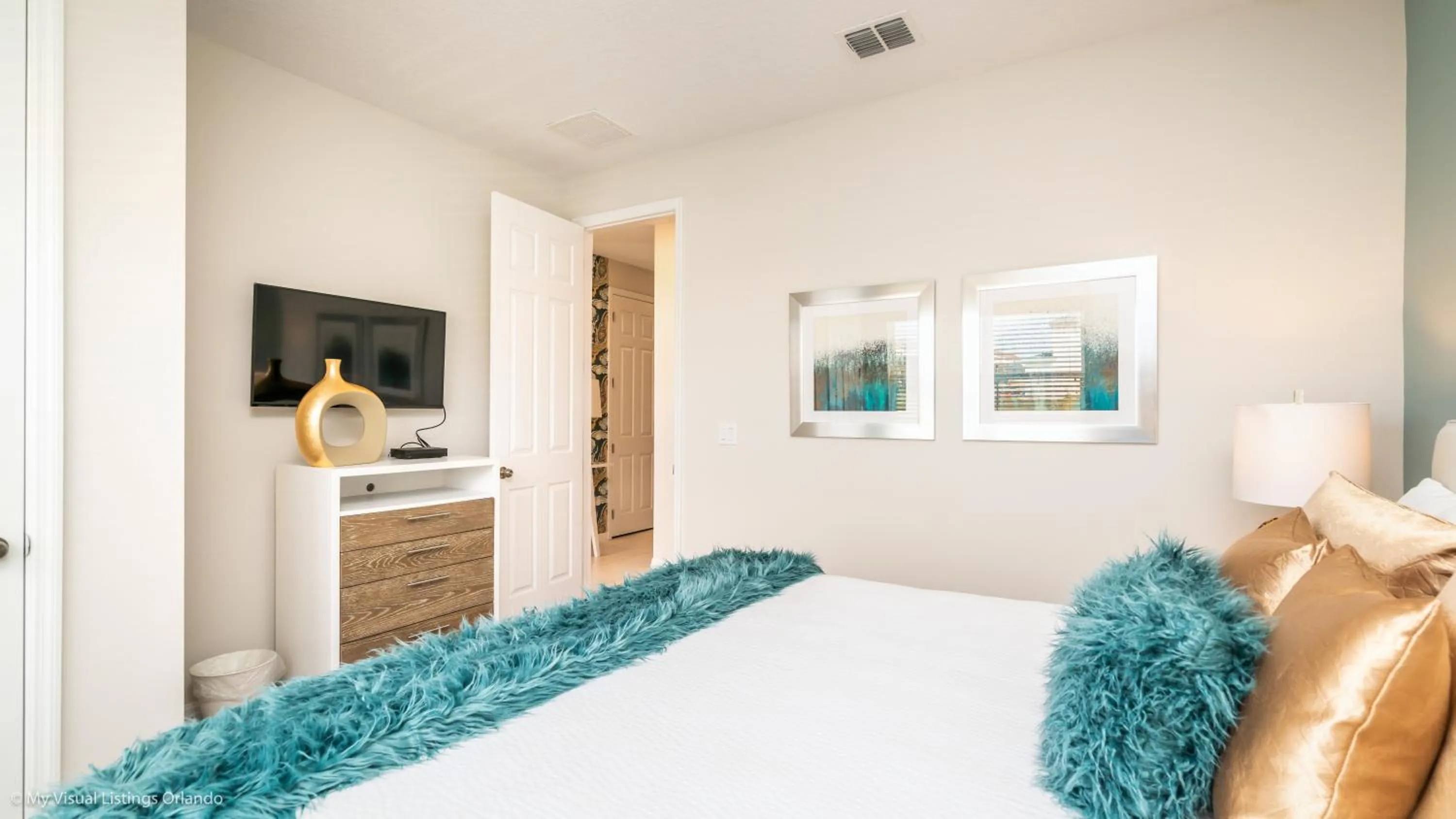 Bed in Beautiful Furnished Townhome w Private Pool