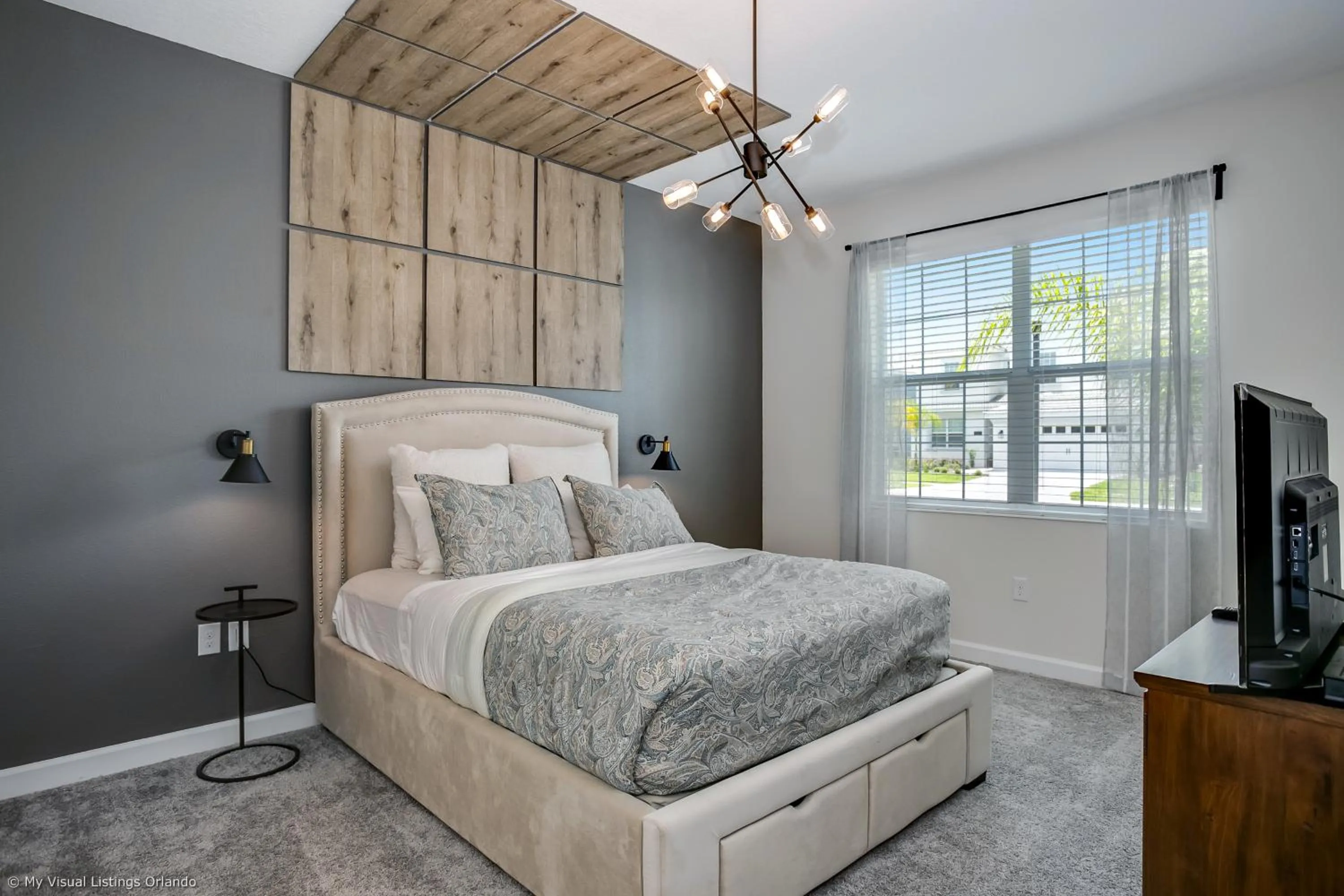 Bed in Contemporary Home w Private Pool& Spa