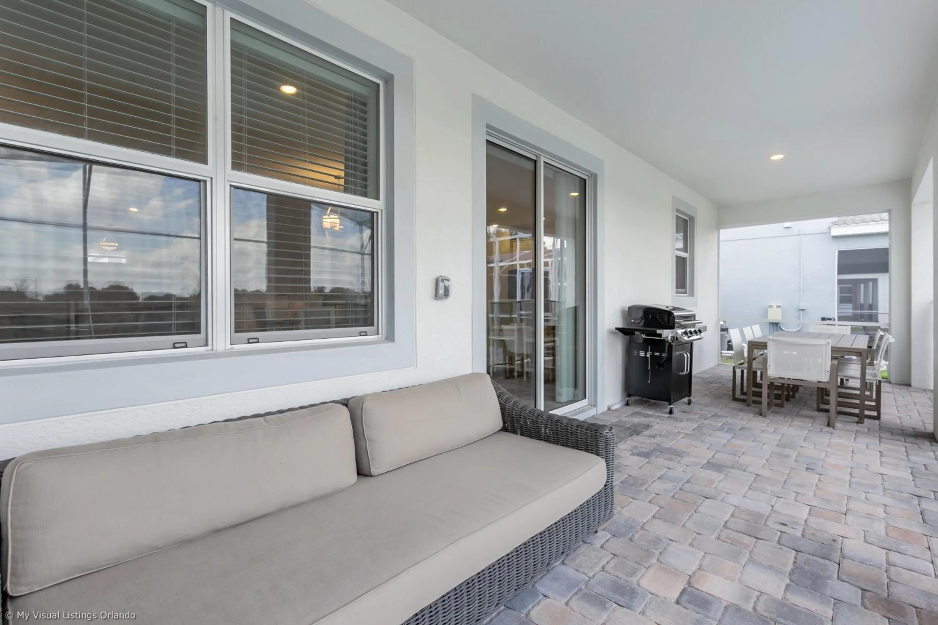 Contemporary Home w Private Pool& Spa