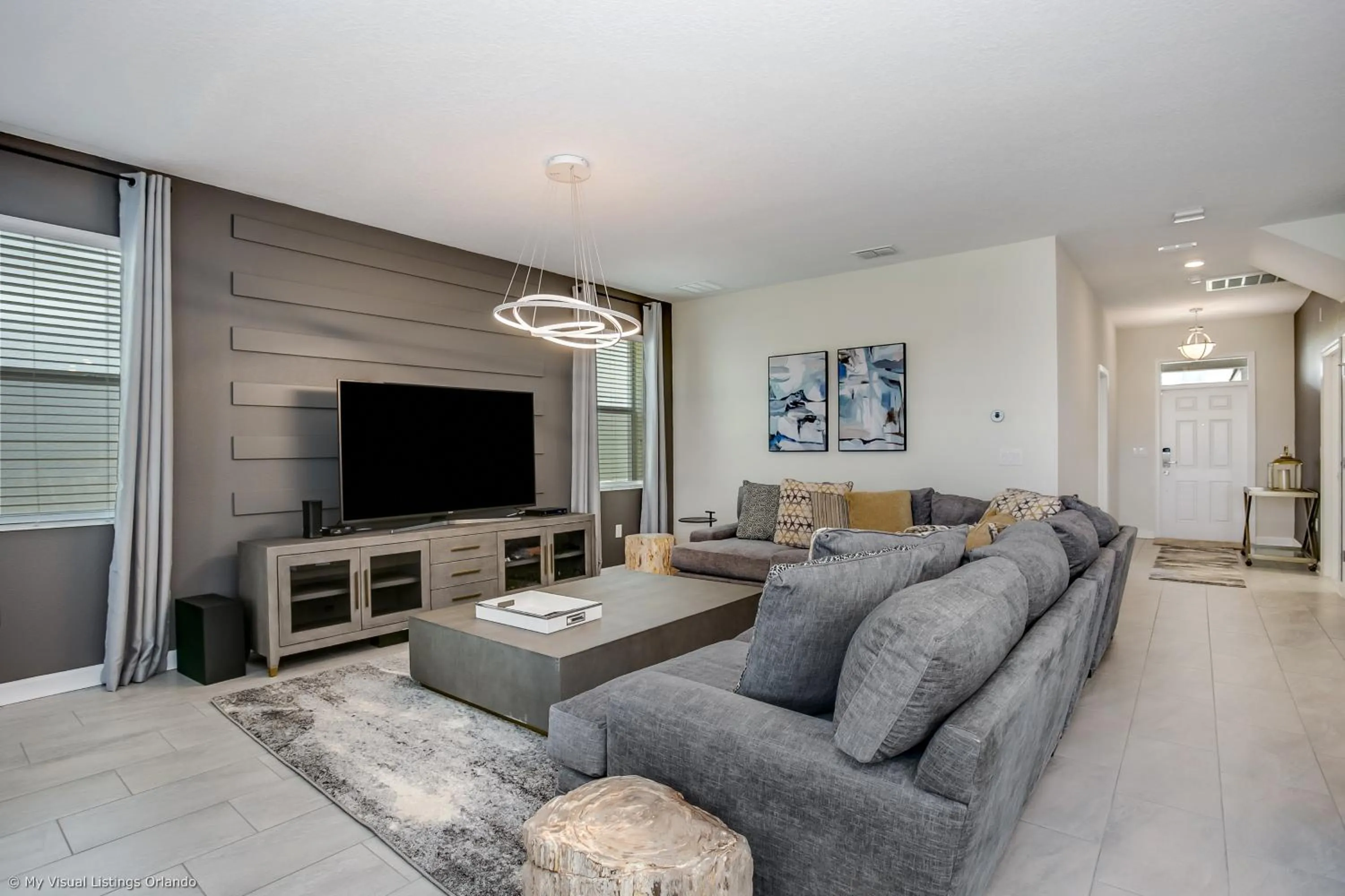 Contemporary Home w Private Pool& Spa