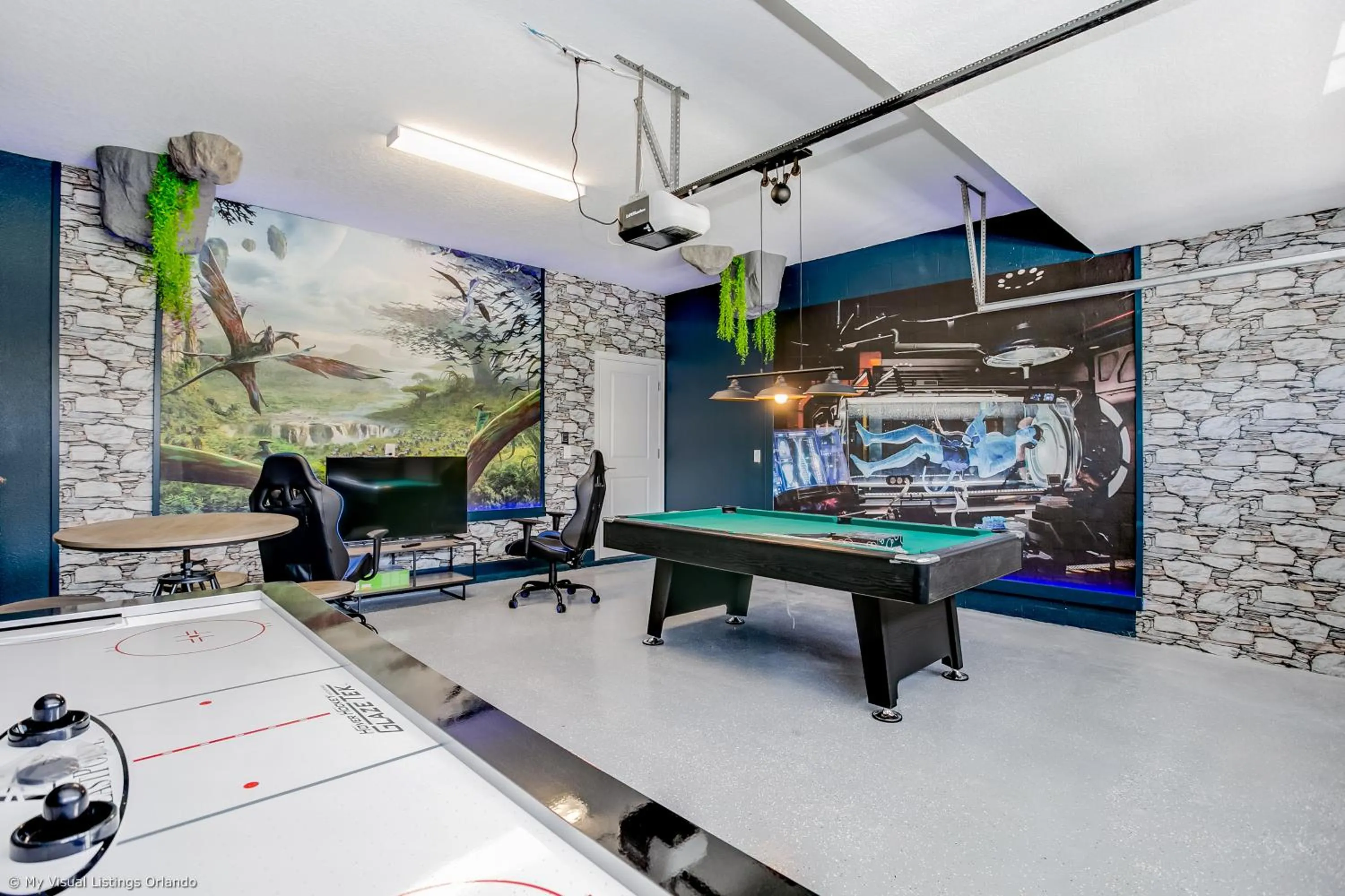 Contemporary Home w Private Pool& Spa