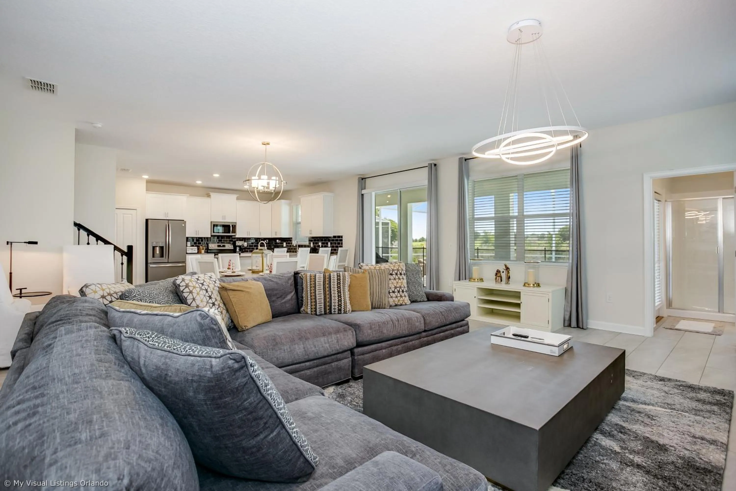 Contemporary Home w Private Pool& Spa