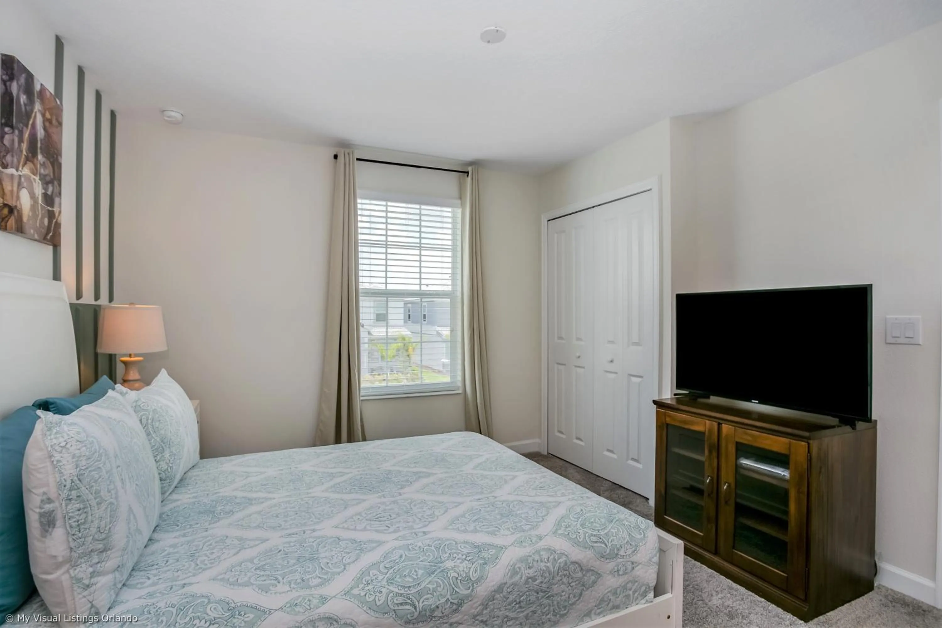 Bed in Contemporary Home w Private Pool& Spa