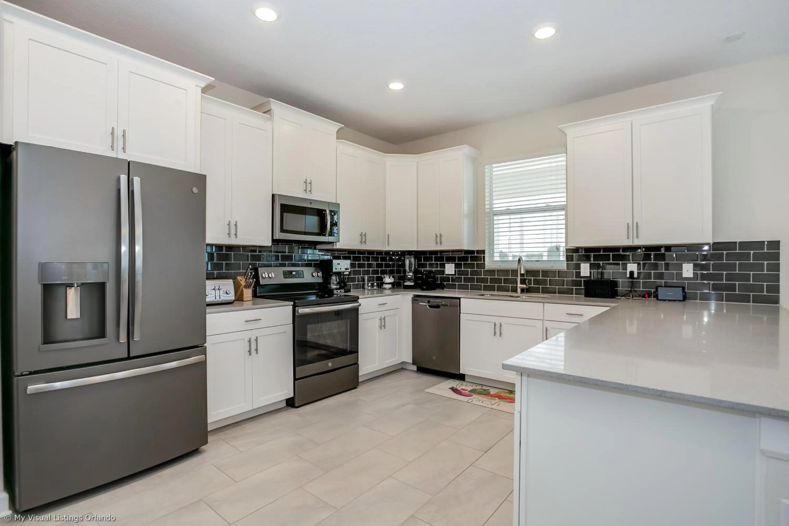 Contemporary Home w Private Pool& Spa