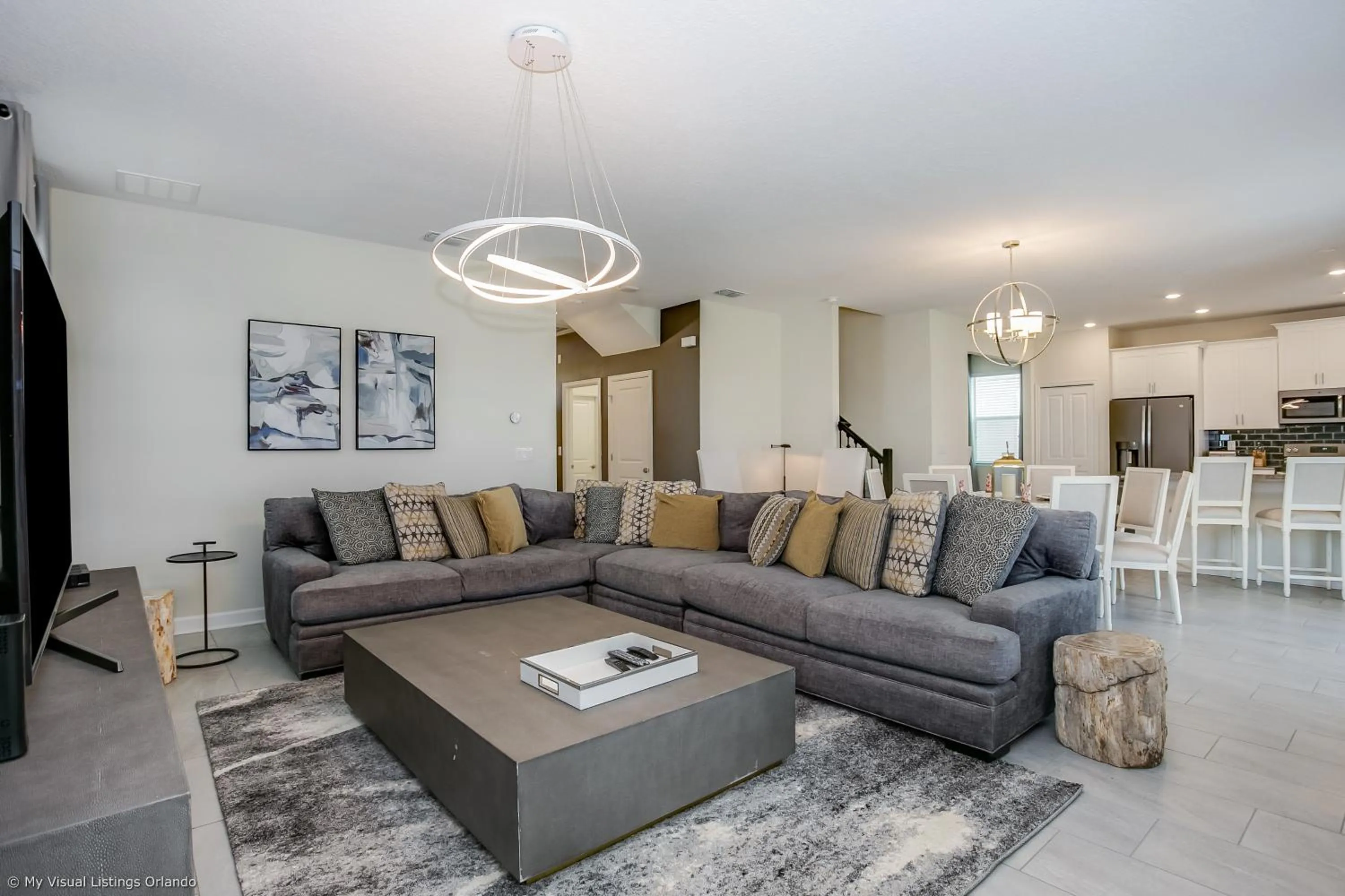 Contemporary Home w Private Pool& Spa