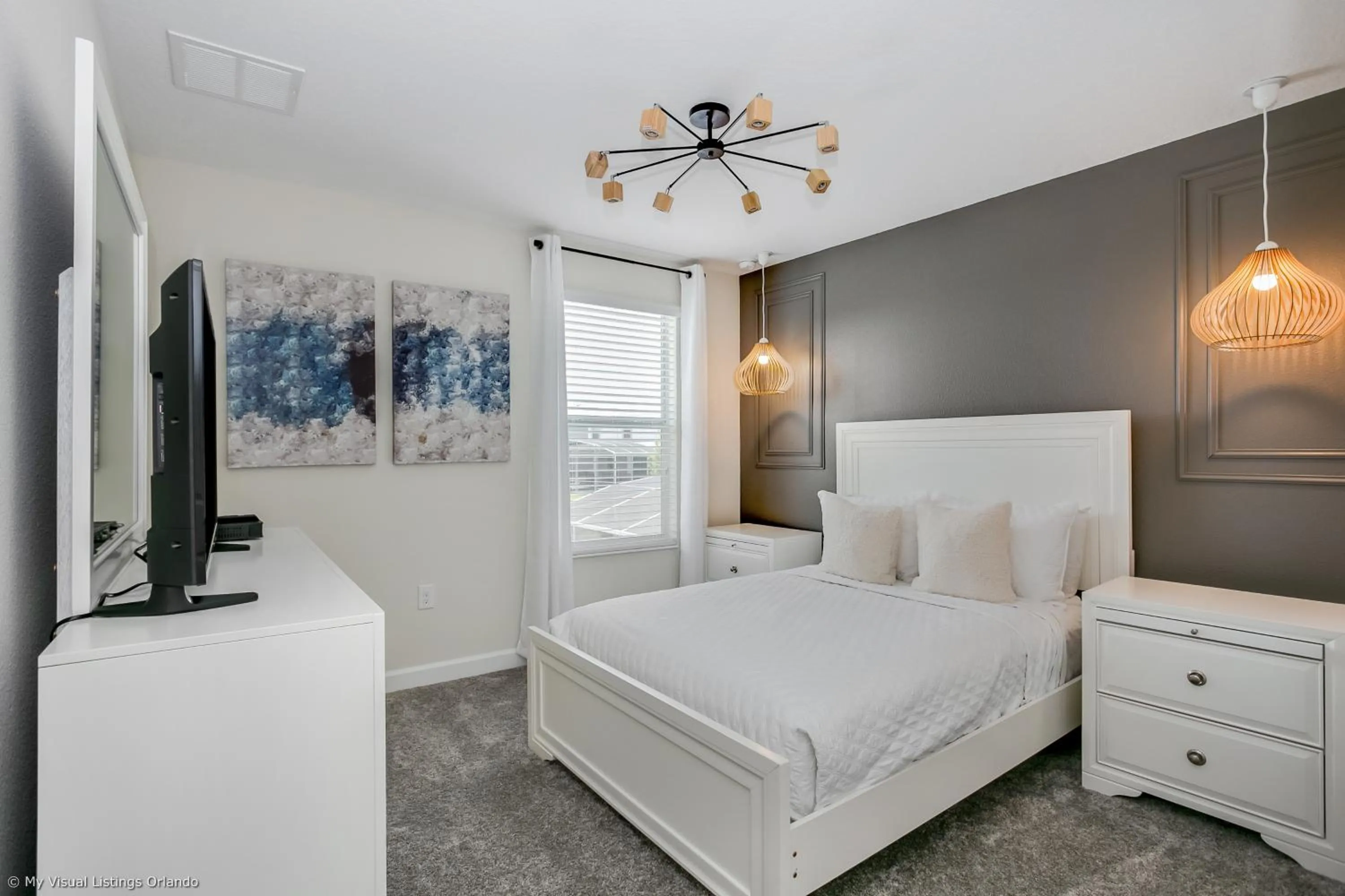 Bed in Contemporary Home w Private Pool& Spa