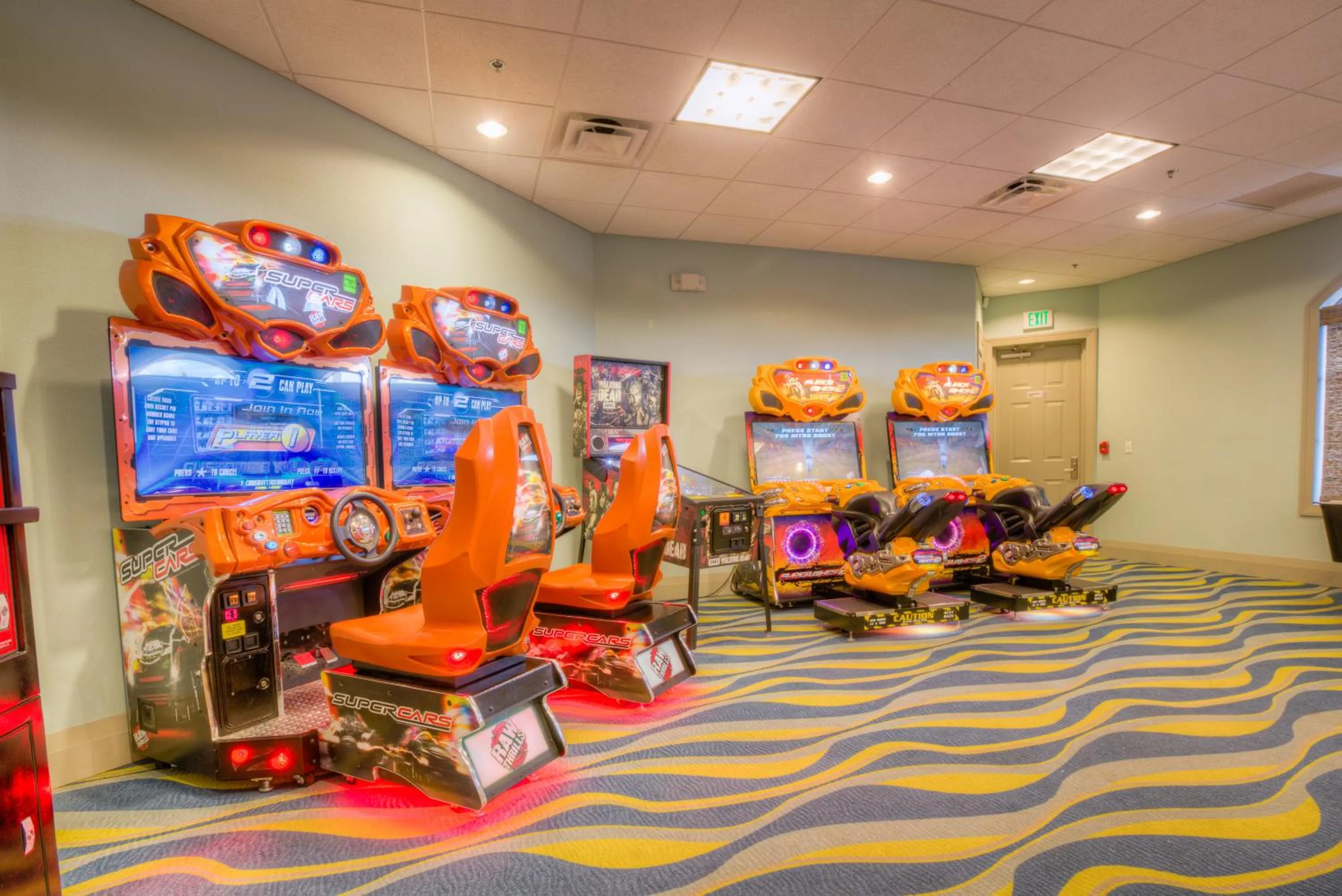 Contemporary Home w Private Pool& Spa