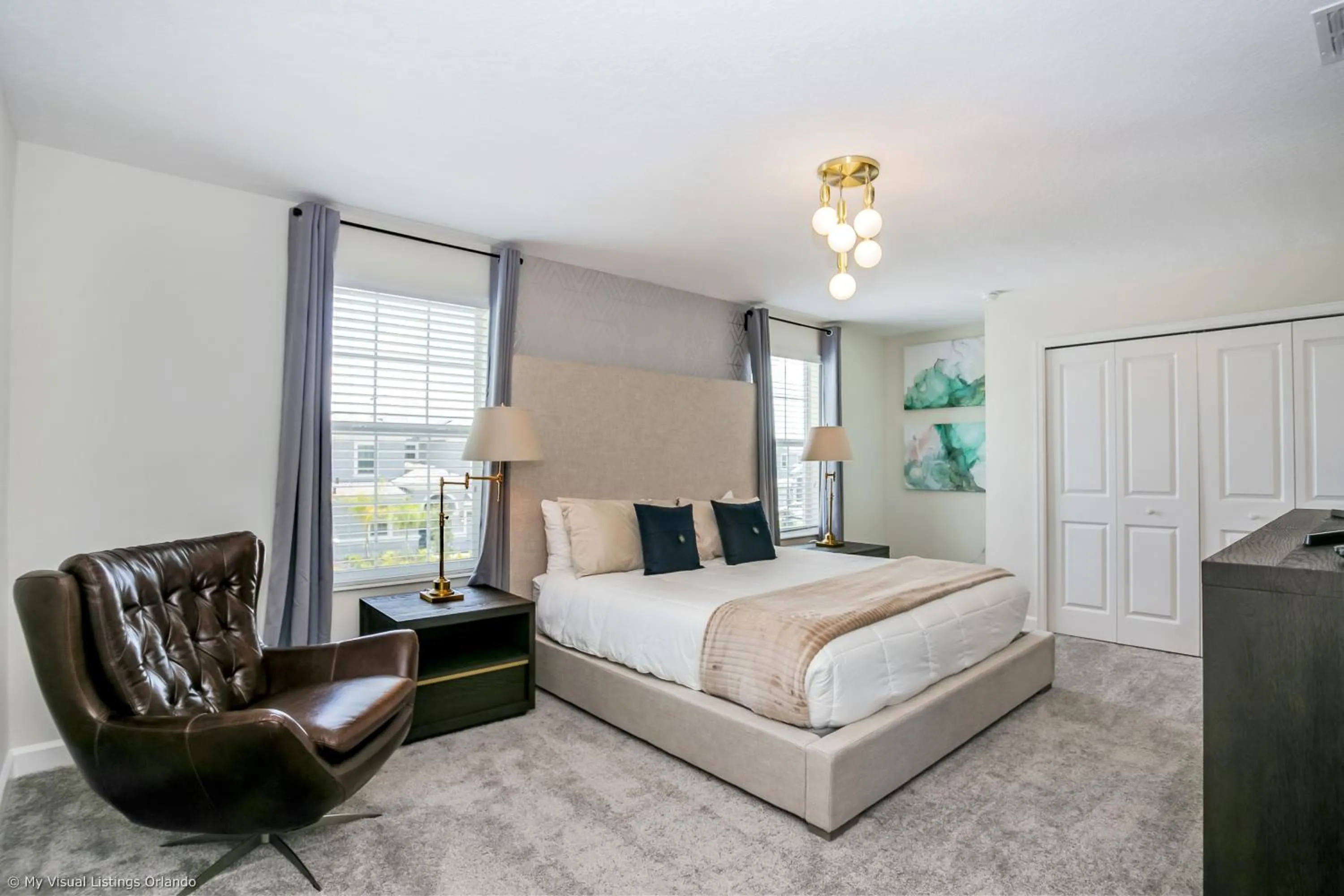 Bed in Contemporary Home w Private Pool& Spa