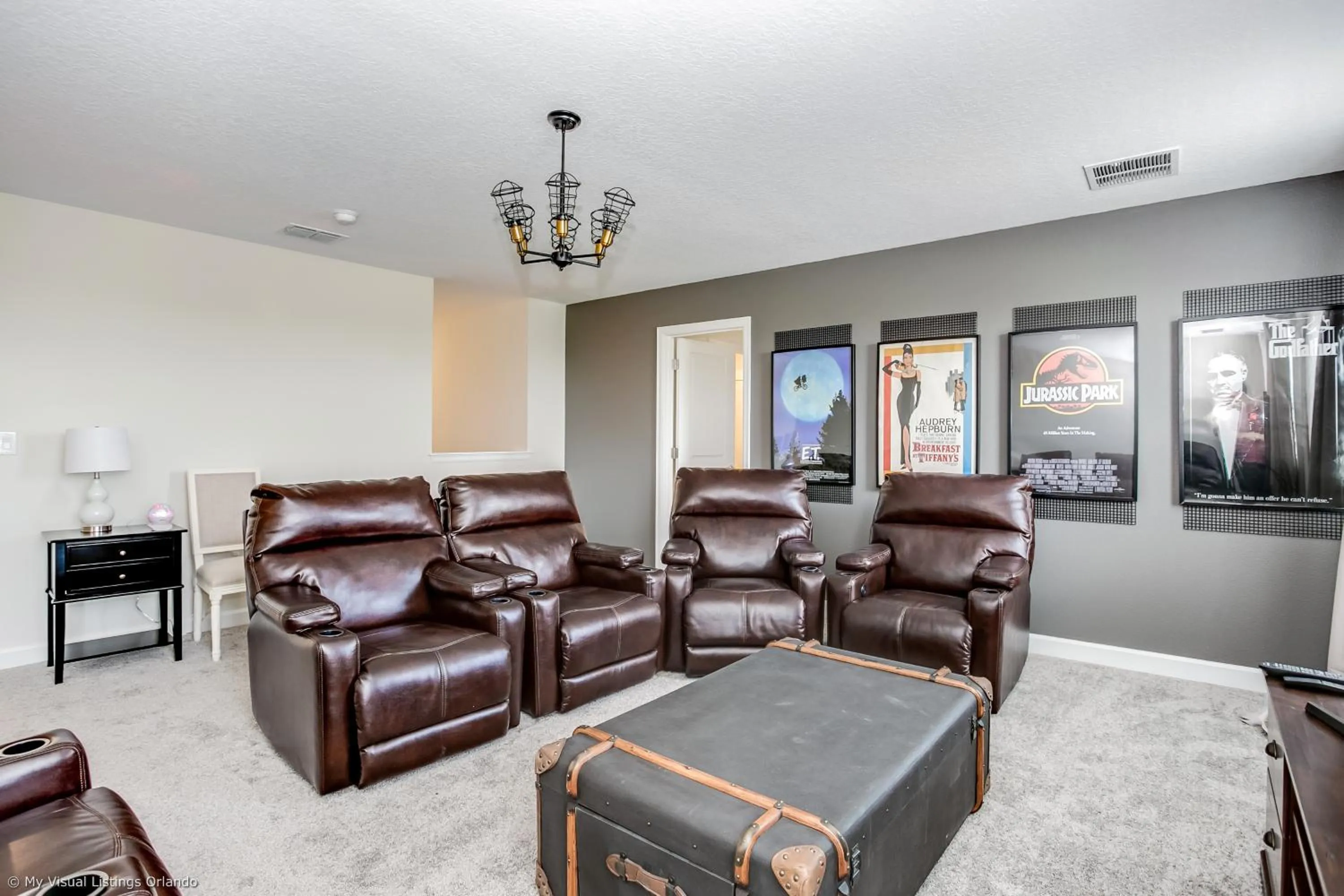 Contemporary Home w Private Pool& Spa