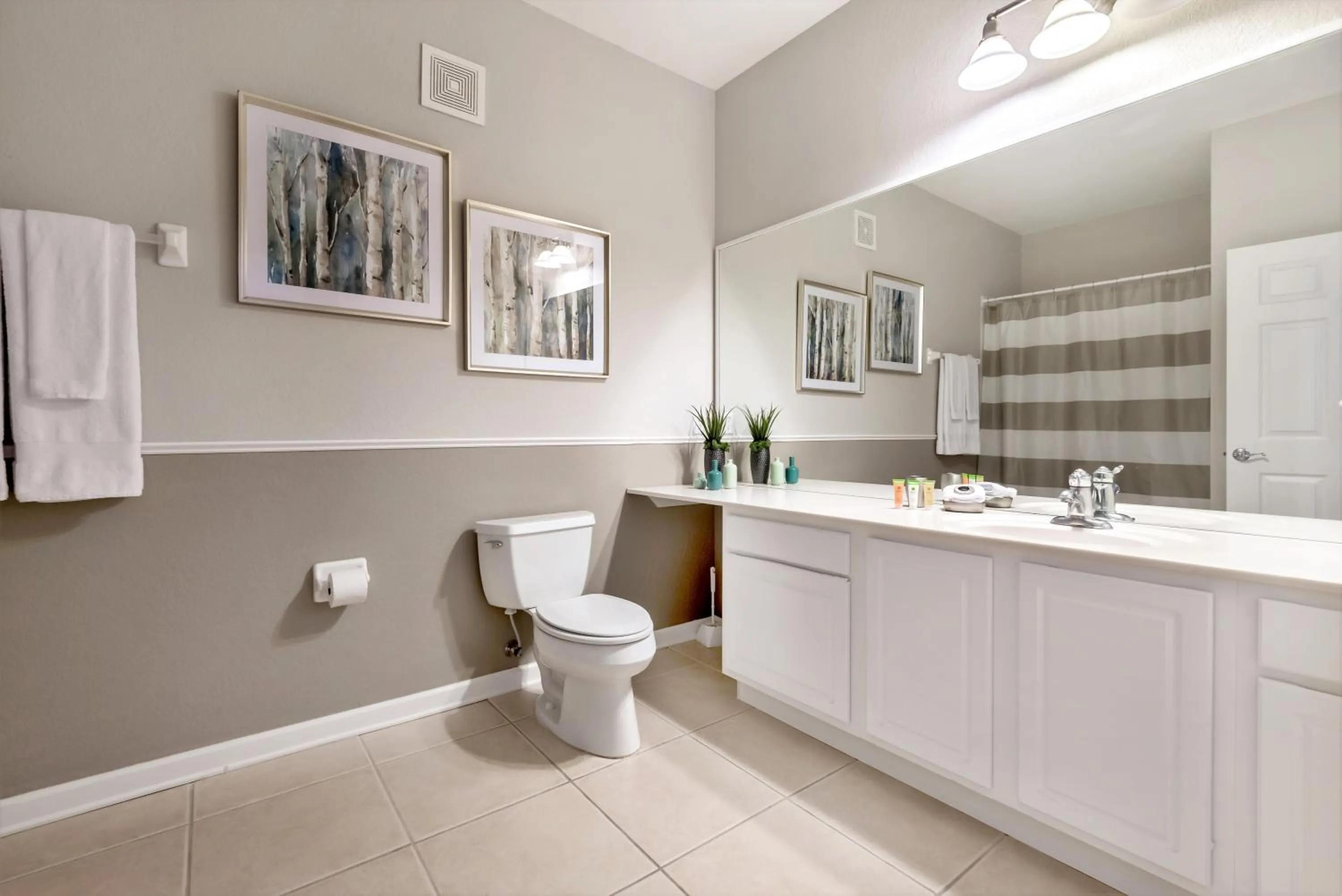 Beautiful Vista Cay Condo, Near I-Drive