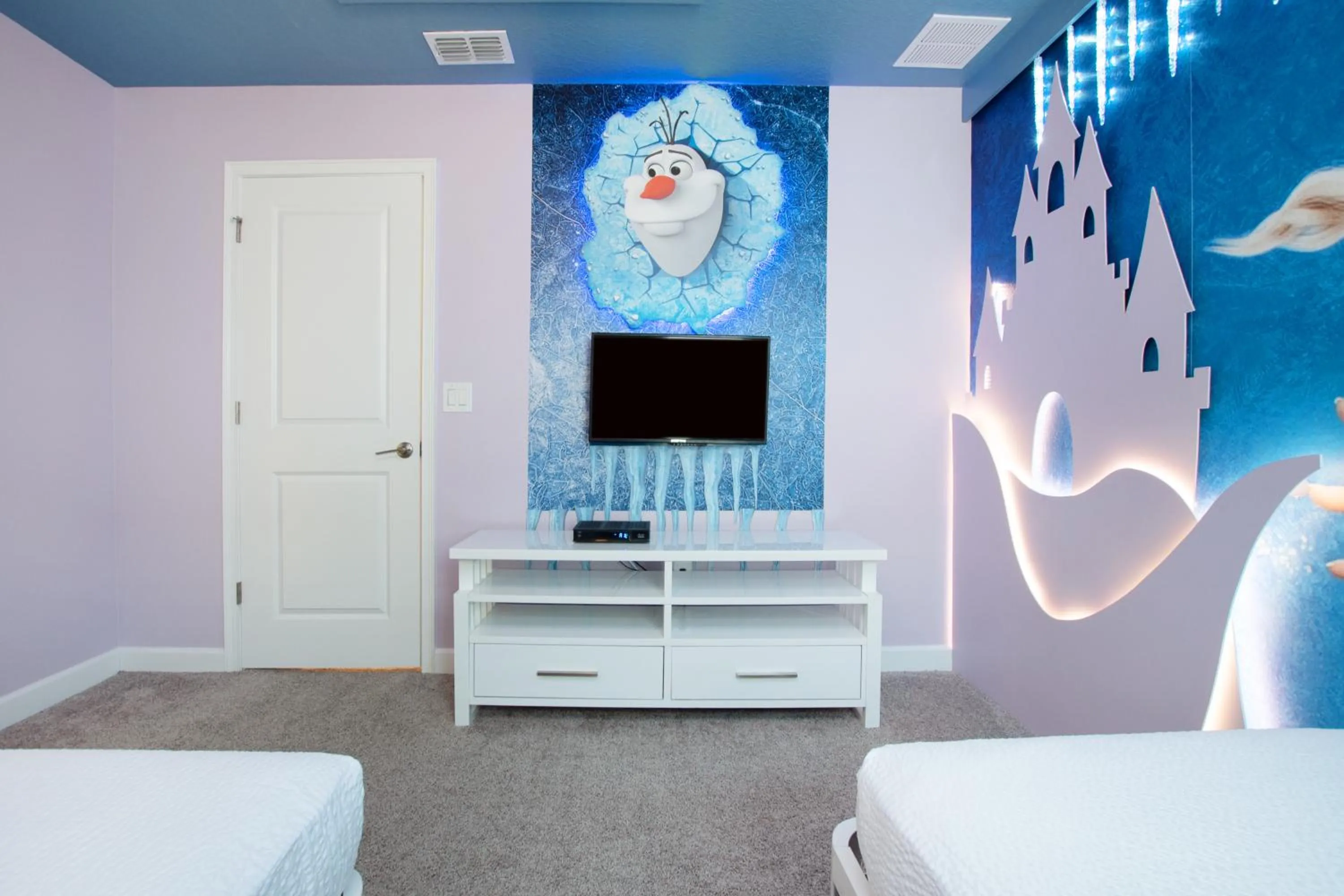 Bed in Private PoolSpa GameRoom near WDW Sleeps 25